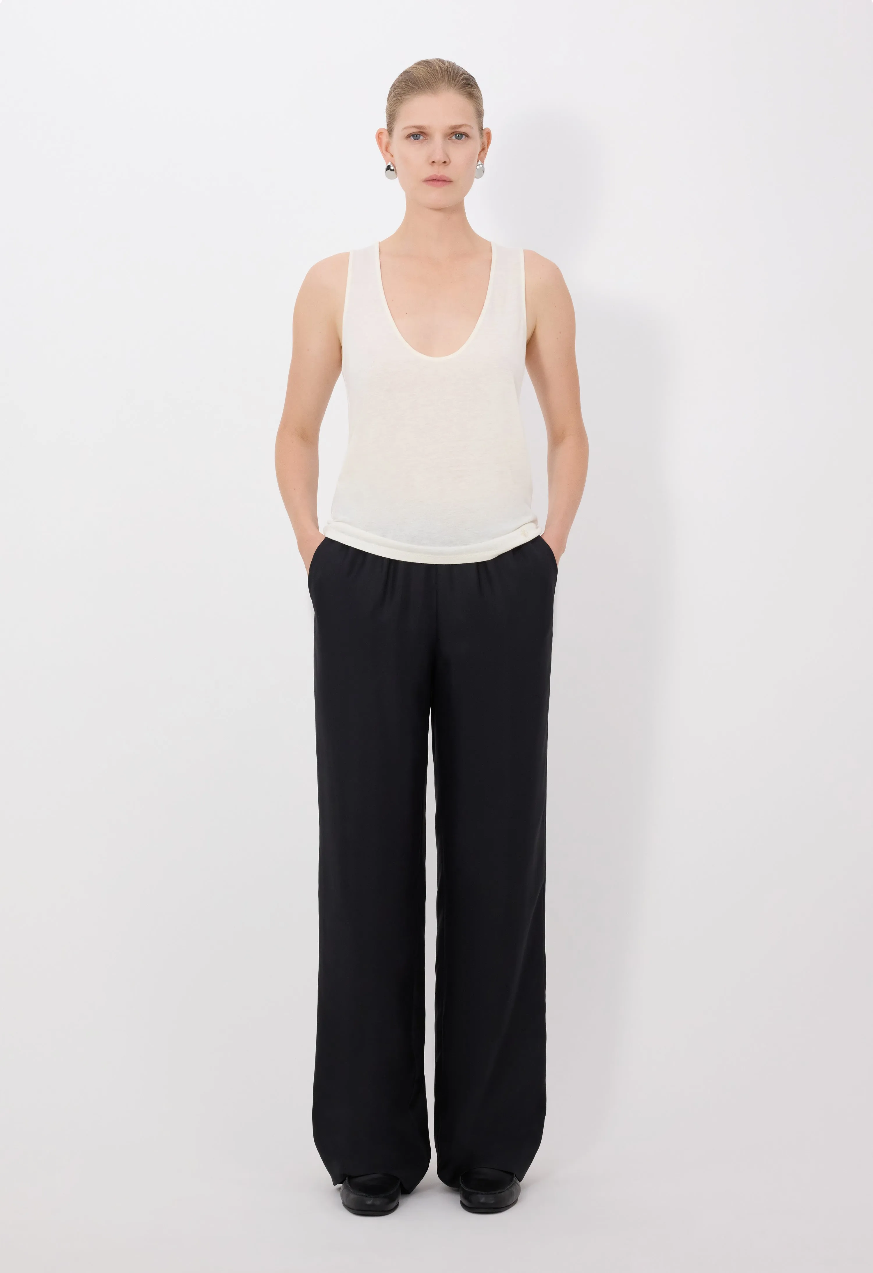 ALBIA LDS U neck tank top sold by Loulou De Saison