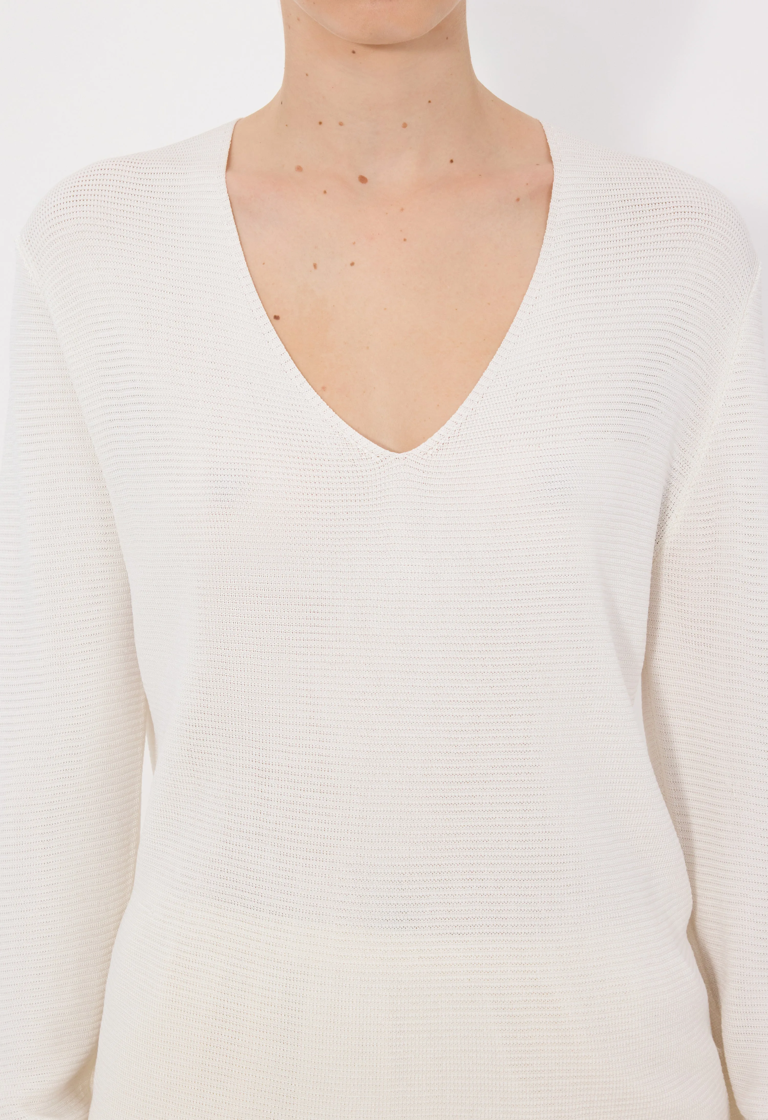 SAYA Knitted V neck sweater sold by Loulou De Saison product image thumbnail 4