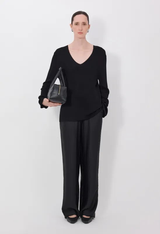 SAYA Knitted V neck sweater made by Loulou De Saison