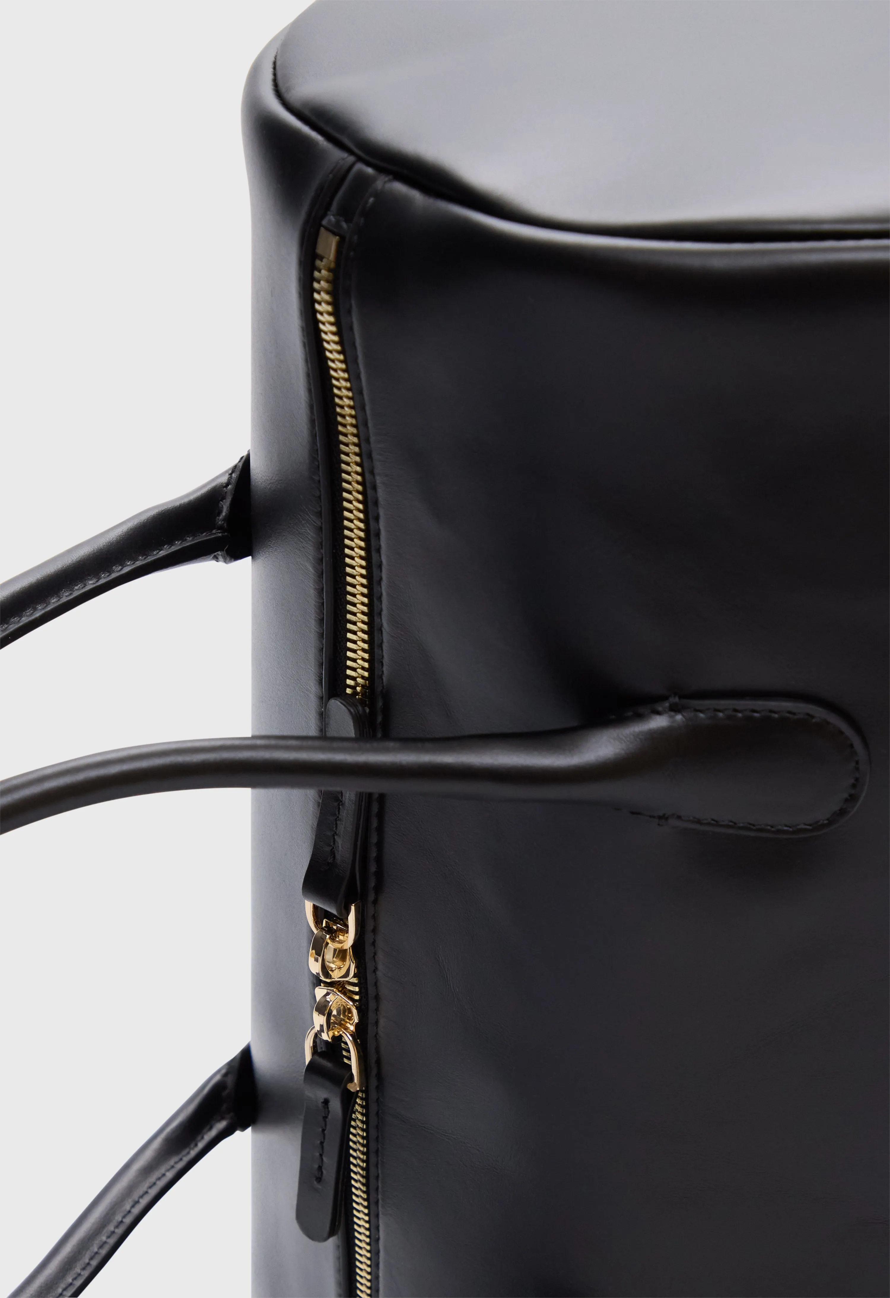 REEZ Cylindric leather bag sold by Loulou De Saison product image thumbnail 5