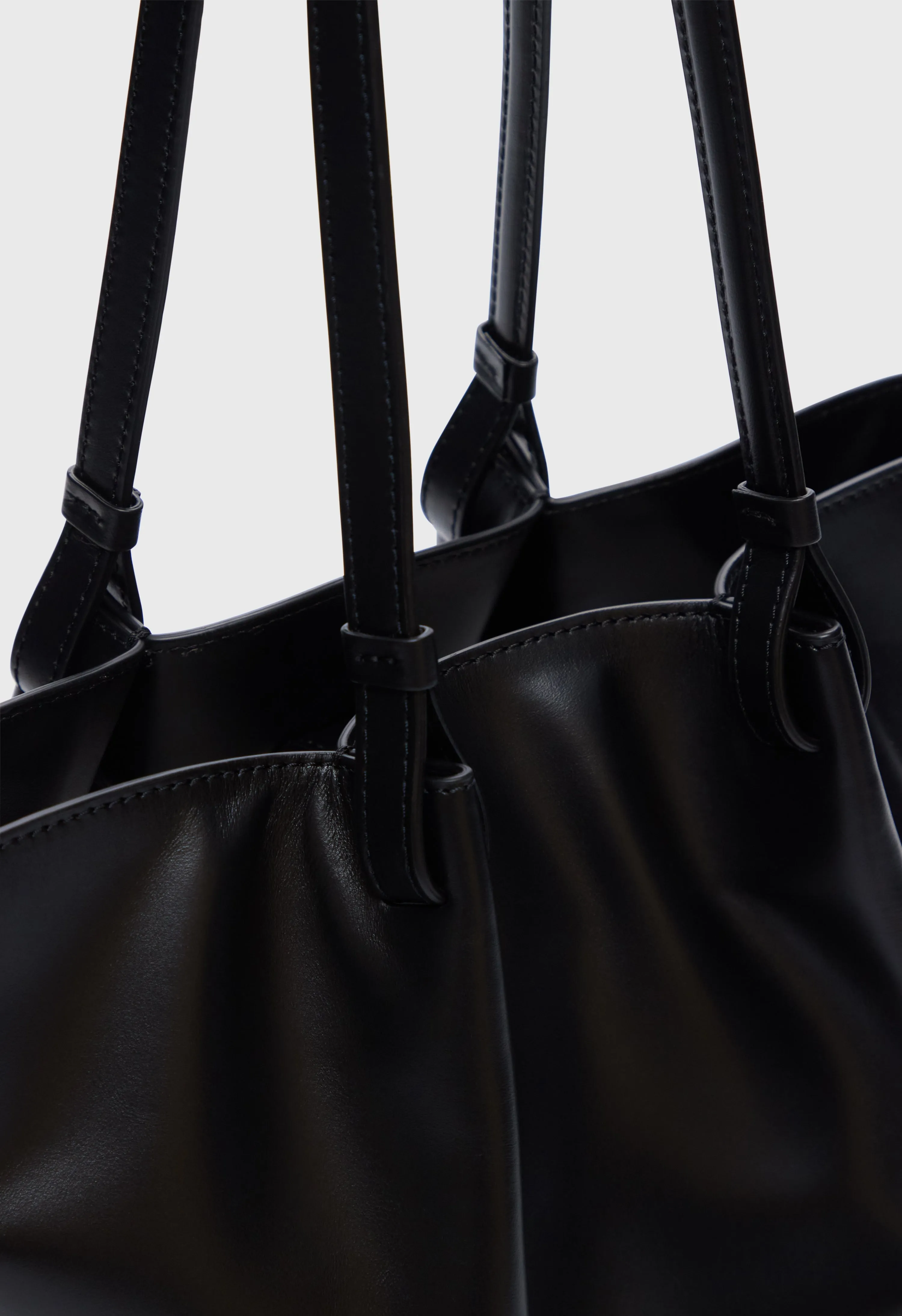 MILAE Circular tote bag sold by Loulou De Saison product image thumbnail 5