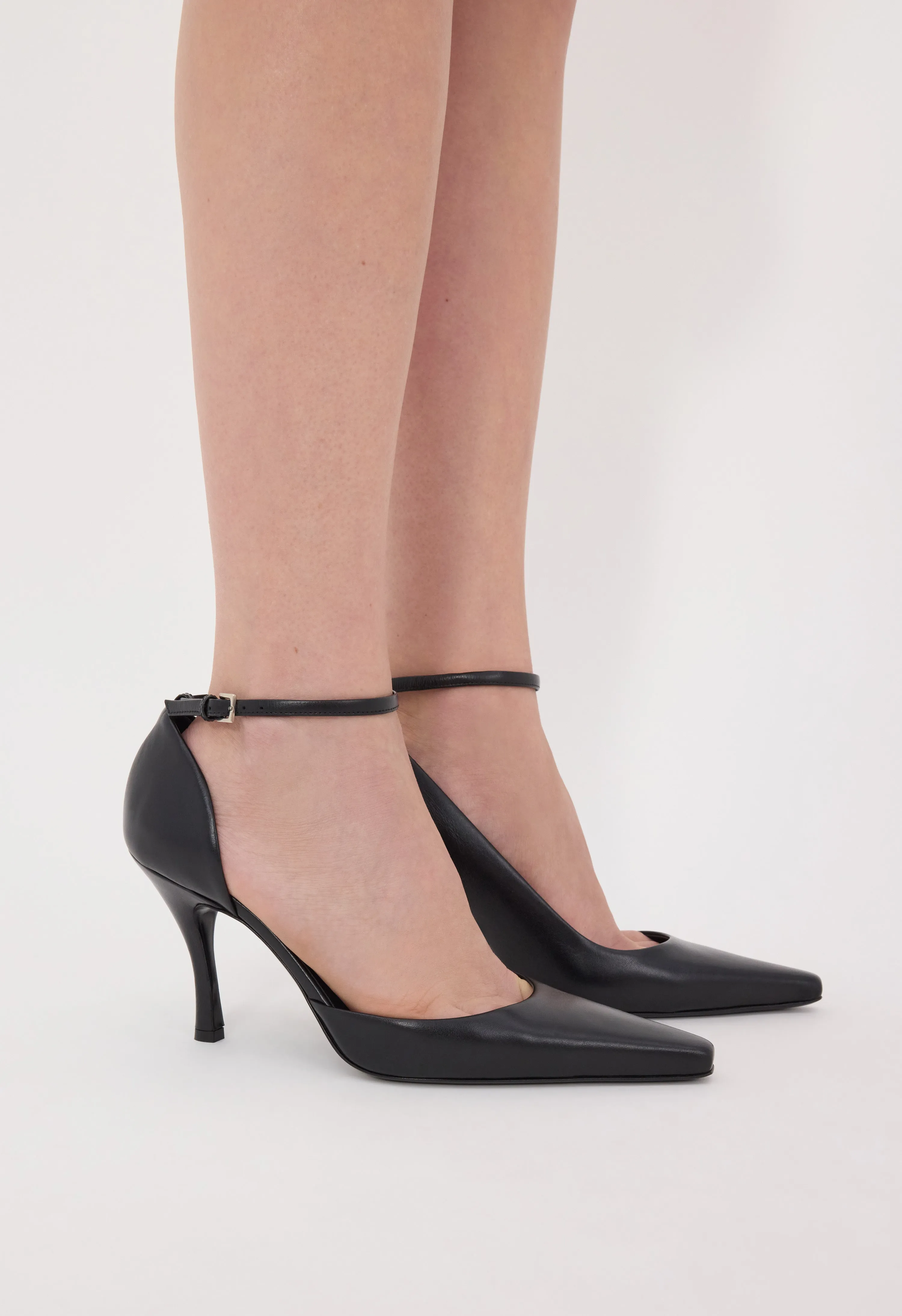 CALLAS Calf leather pumps sold by Loulou De Saison product image thumbnail 2