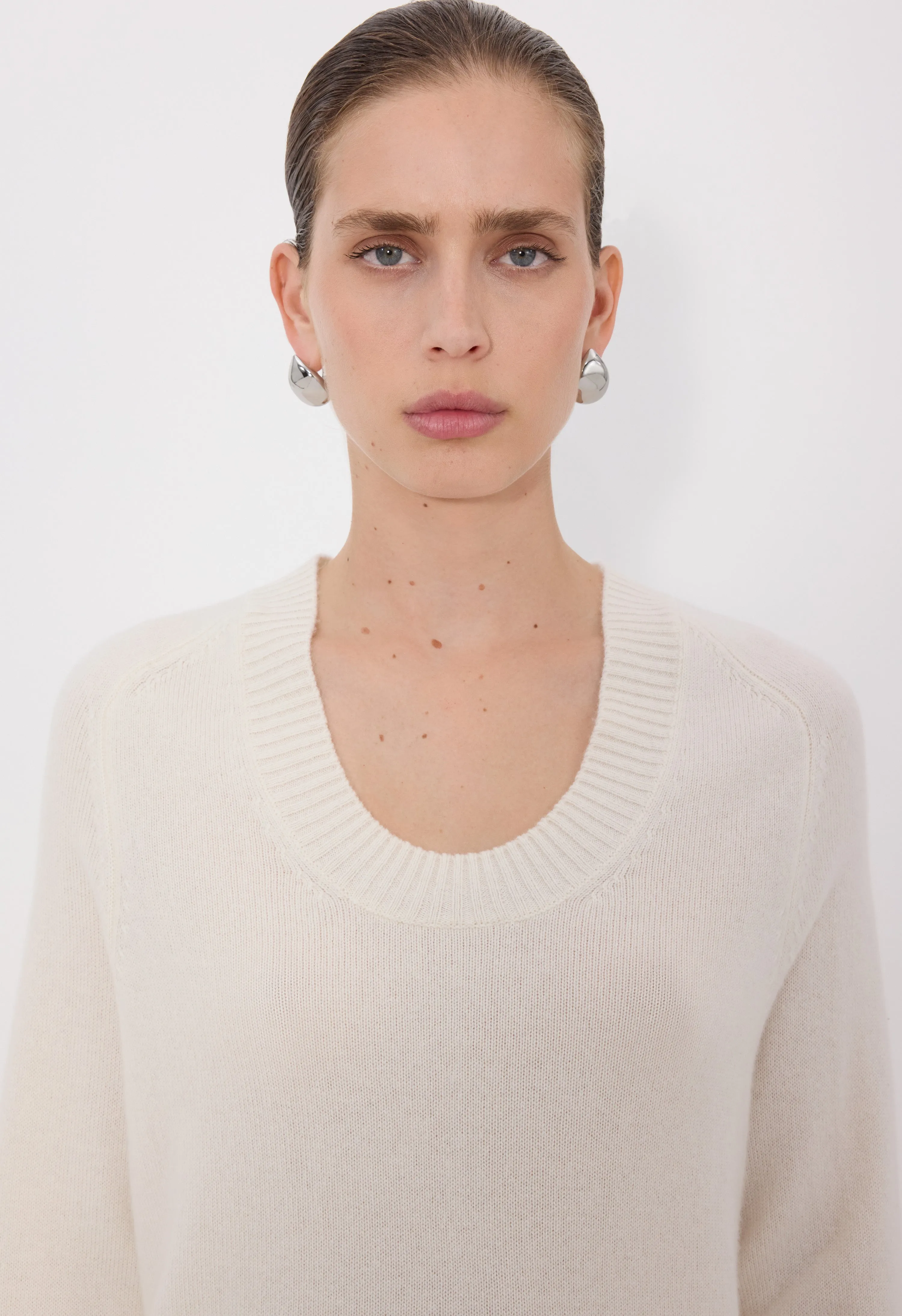 BAJI U neck cashmere sweater sold by Loulou De Saison product image thumbnail 4