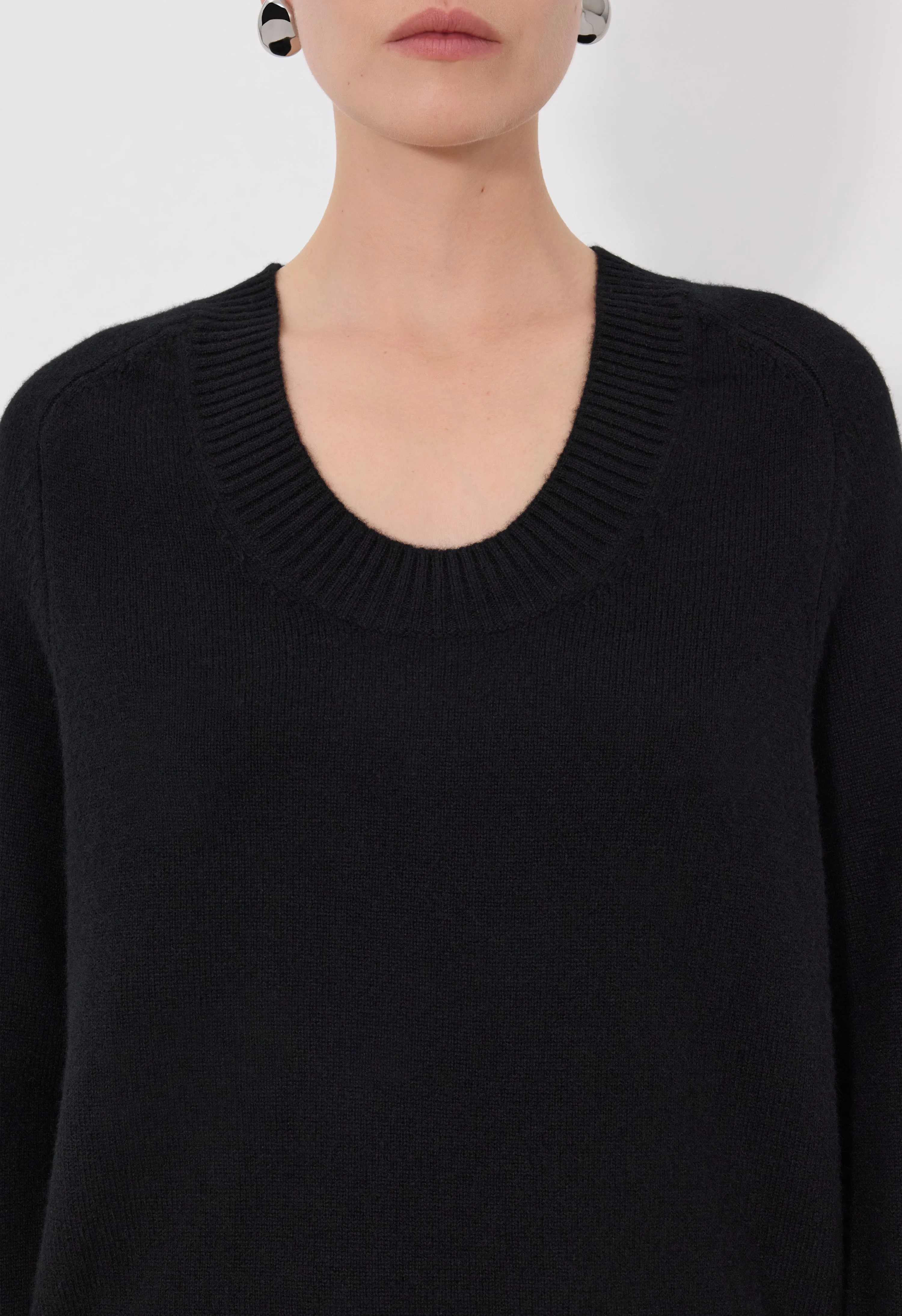 BAJI U neck cashmere sweater sold by Loulou De Saison product image thumbnail 4