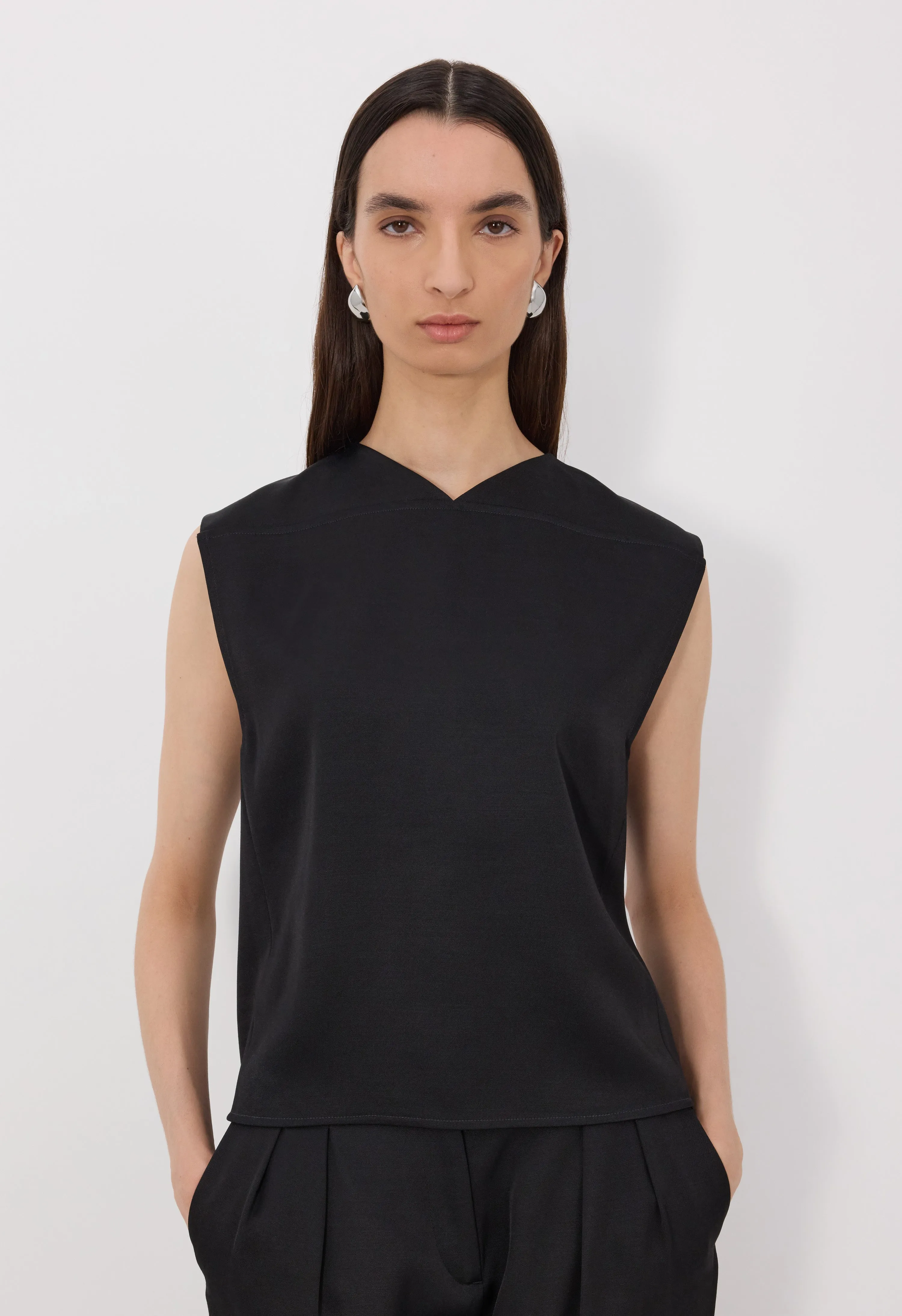 DAIKA Boxy V neck top sold by Loulou De Saison product image thumbnail 4