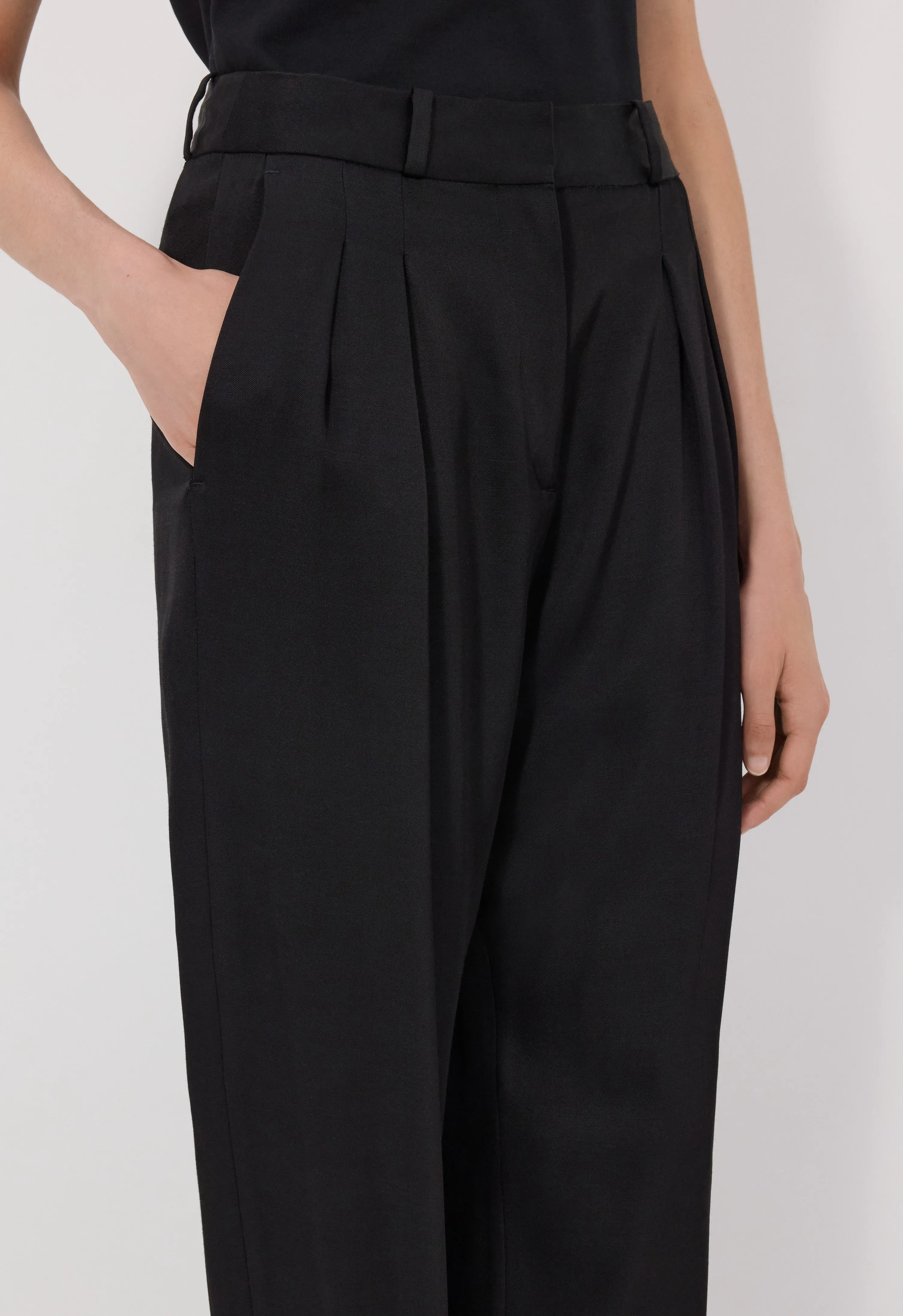 ALIO Pleated trousers sold by Loulou De Saison product image thumbnail 4