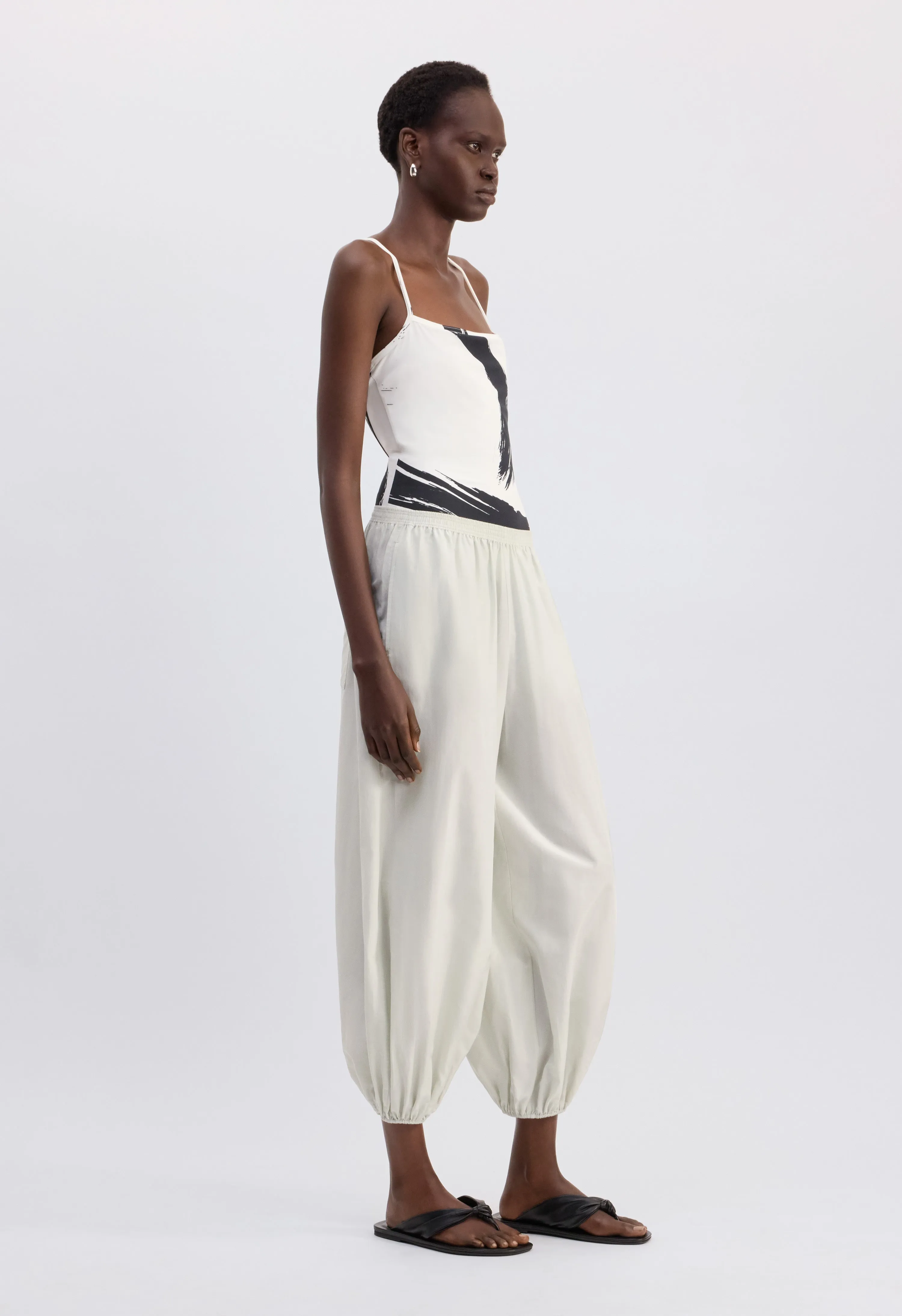 ALMAYA Cocoon trousers sold by Loulou De Saison product image thumbnail 3