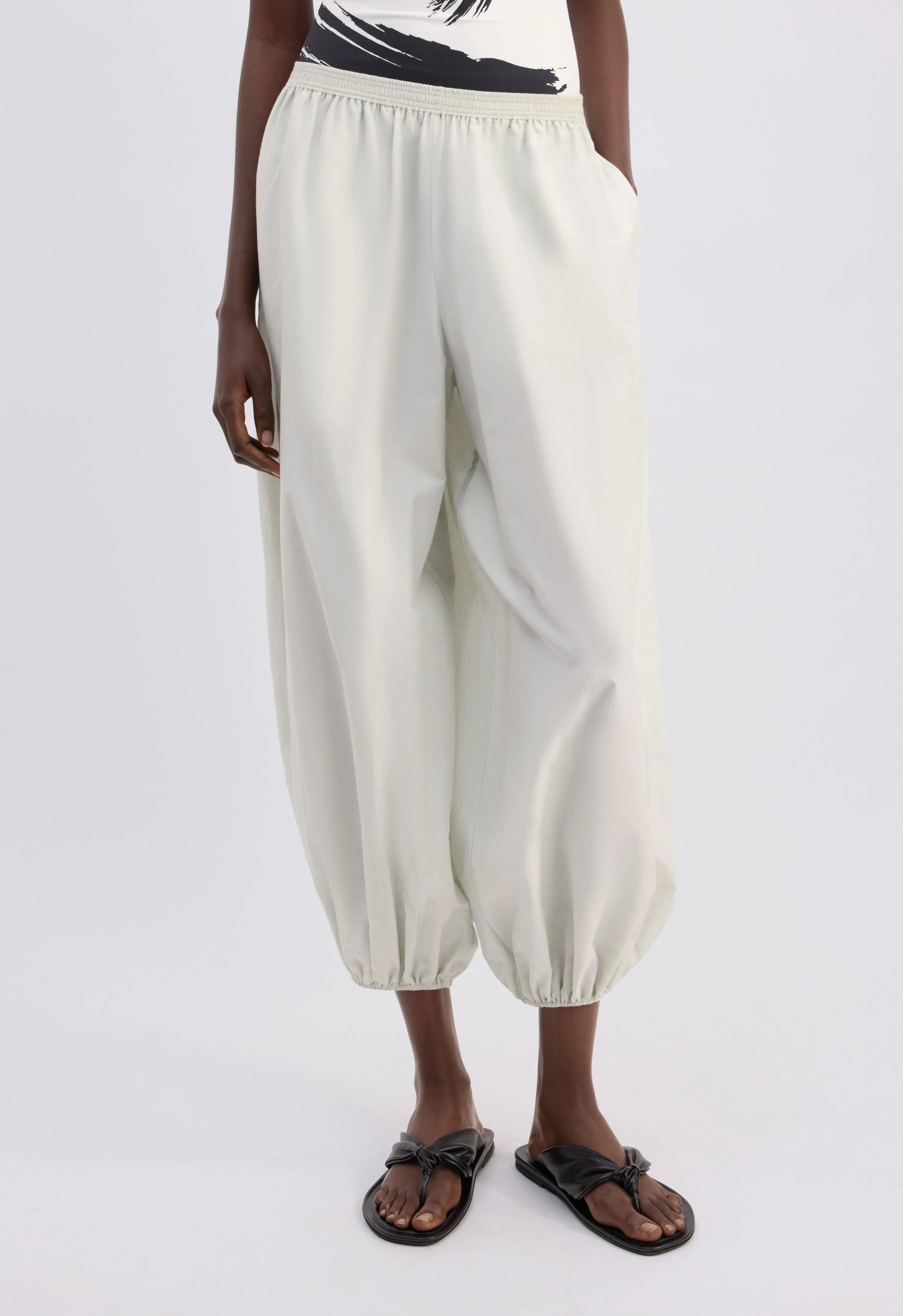ALMAYA Cocoon trousers sold by Loulou De Saison product image thumbnail 4