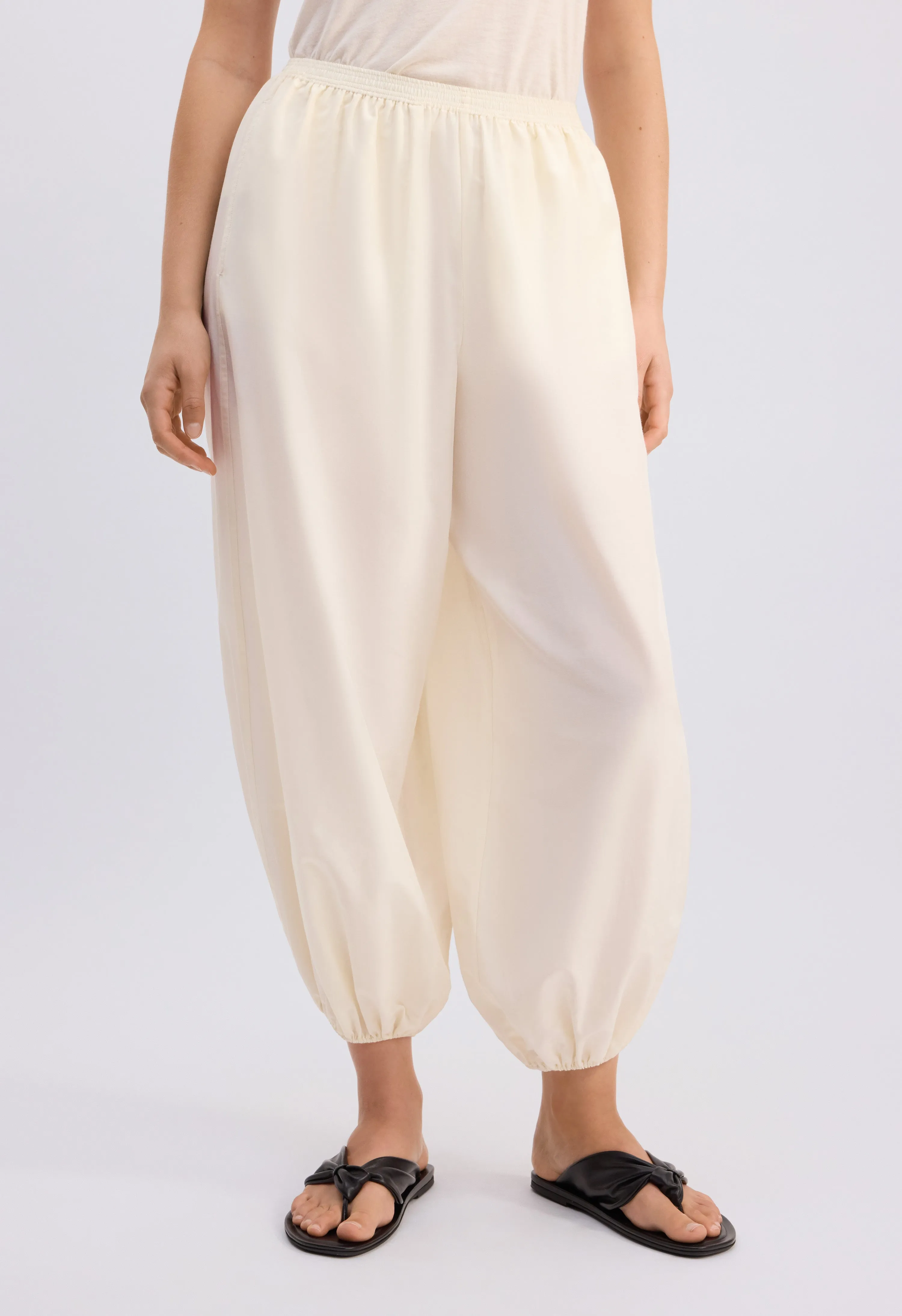 ALMAYA Cocoon trousers sold by Loulou De Saison product image thumbnail 4