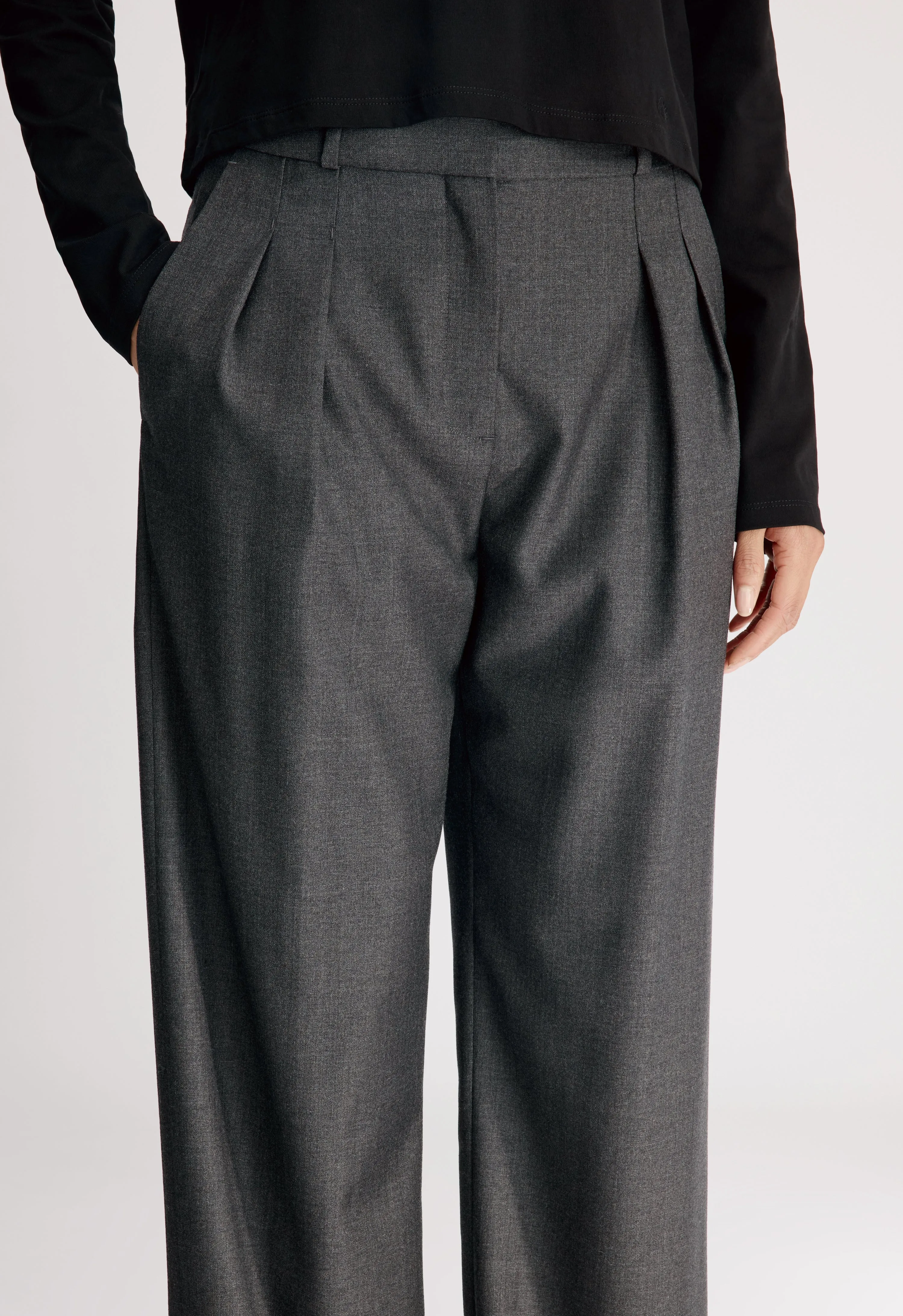 SBIRU LDS Virgin wool pleated trousers sold by Loulou De Saison product image thumbnail 4