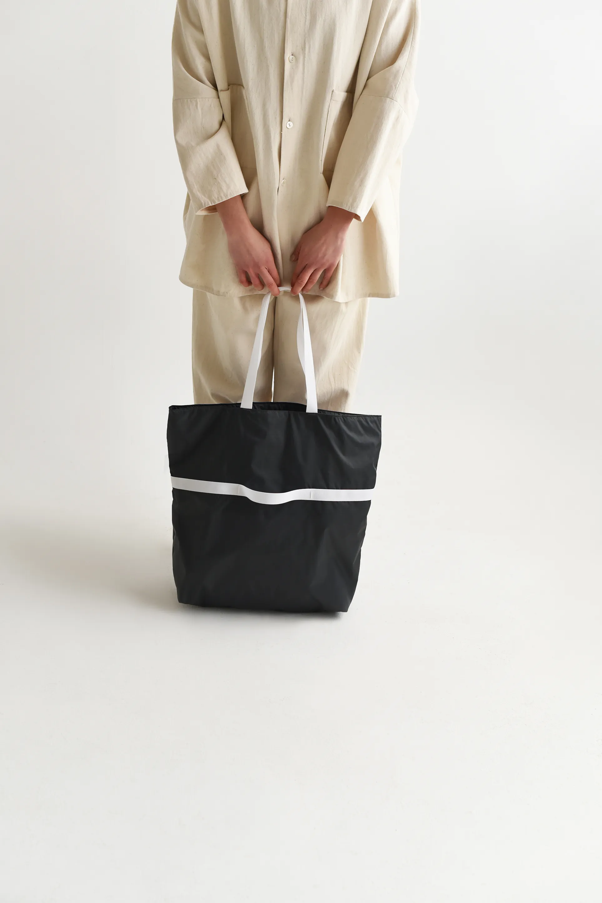 CHARCOAL/WHITE (RN-M-11) sold by 864