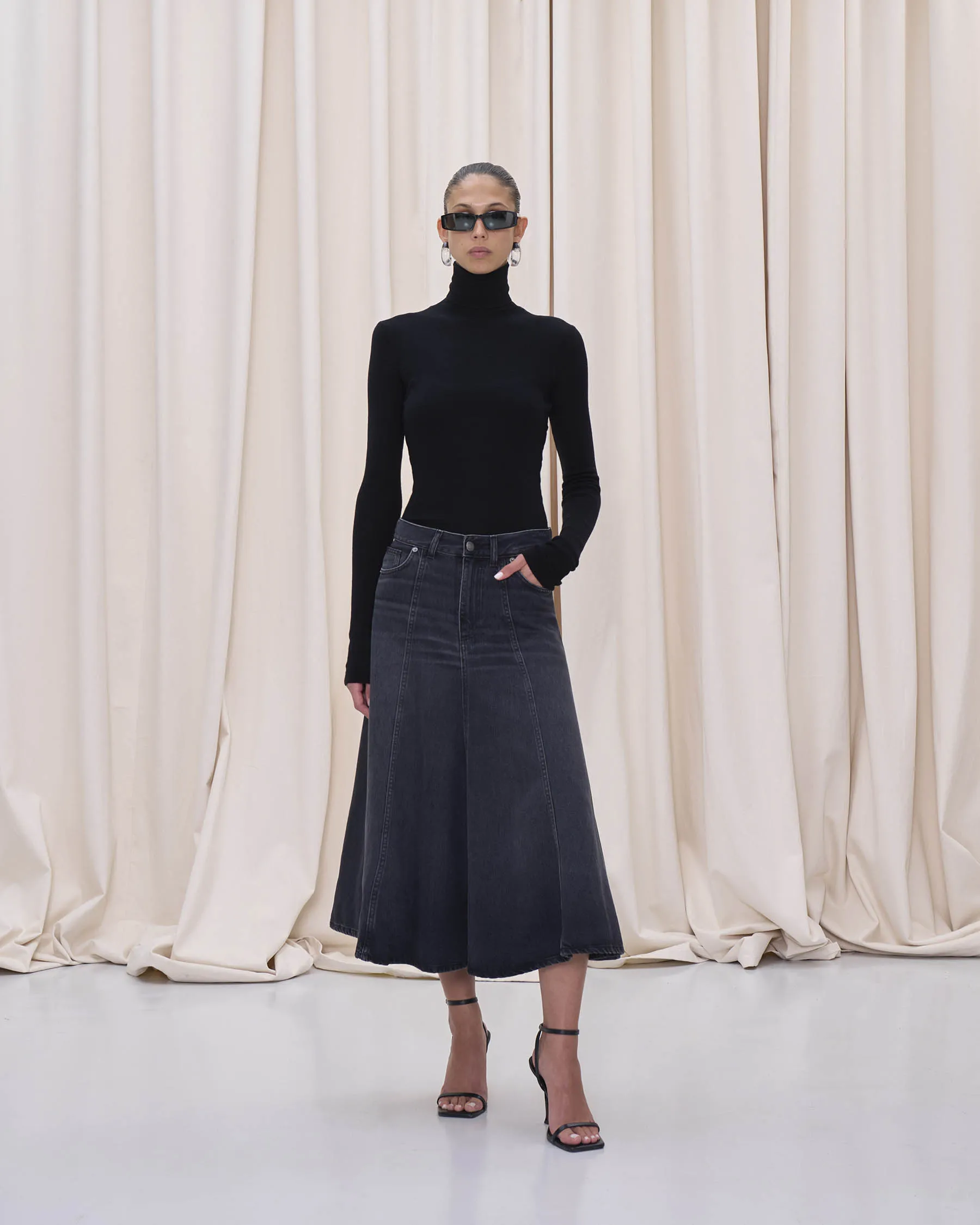 MID SERENITY SKIRT // MID BLACK sold by Haikure