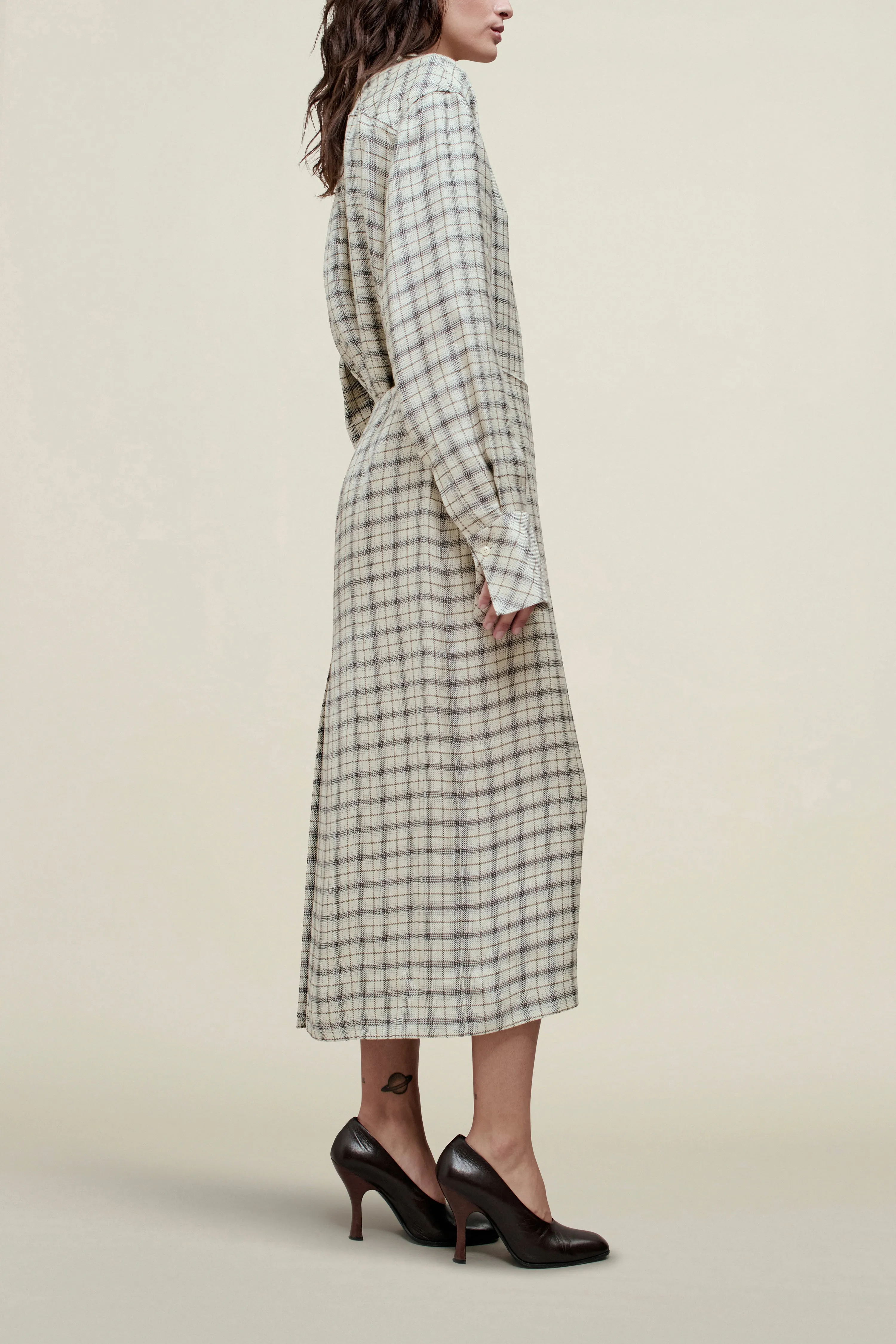 Emilee Pencil Skirt in Linen Viscose sold by Kall Meyer product image thumbnail 4