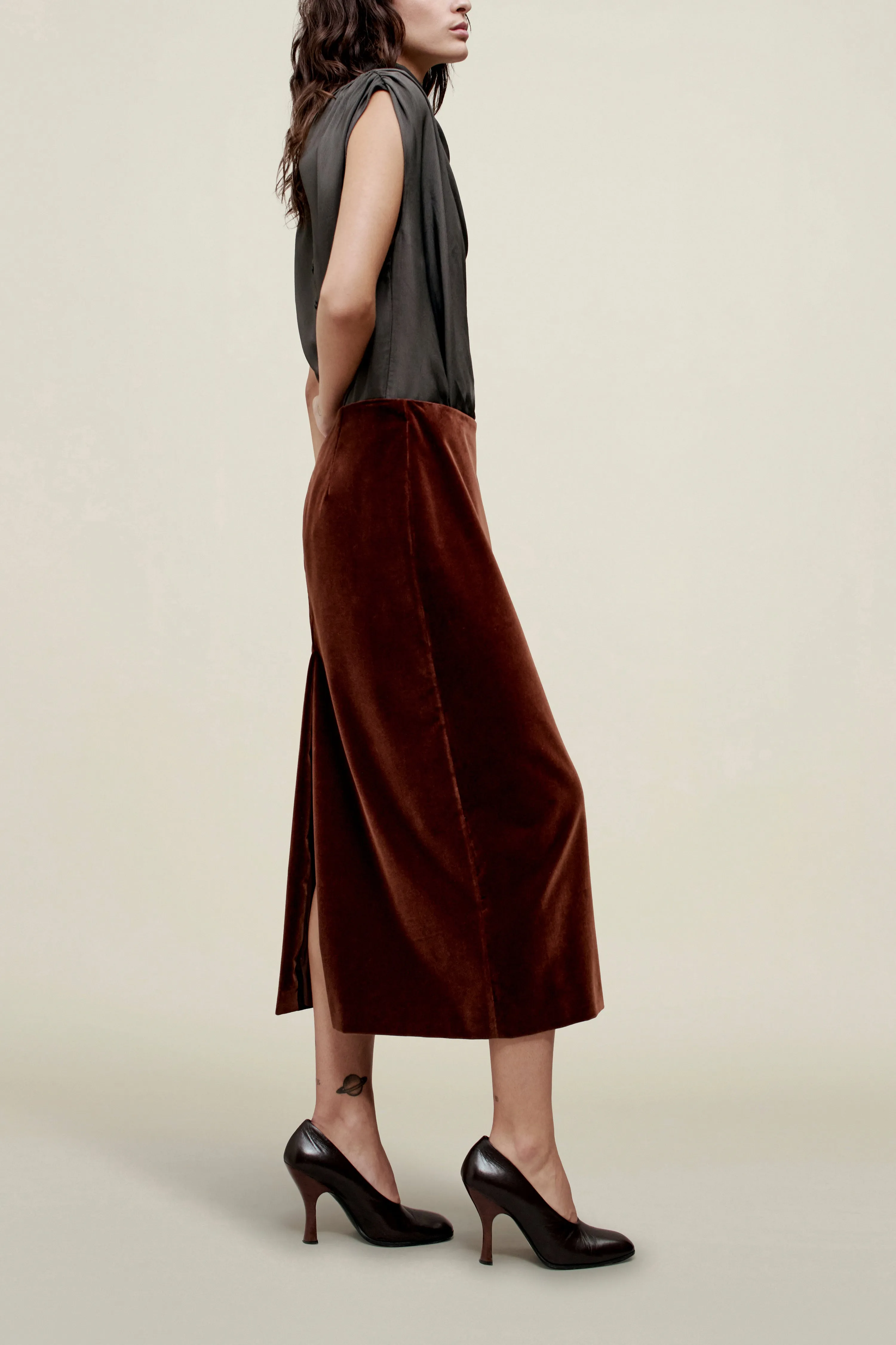 Emilee Pencil Skirt in Velvet sold by Kall Meyer product image thumbnail 4