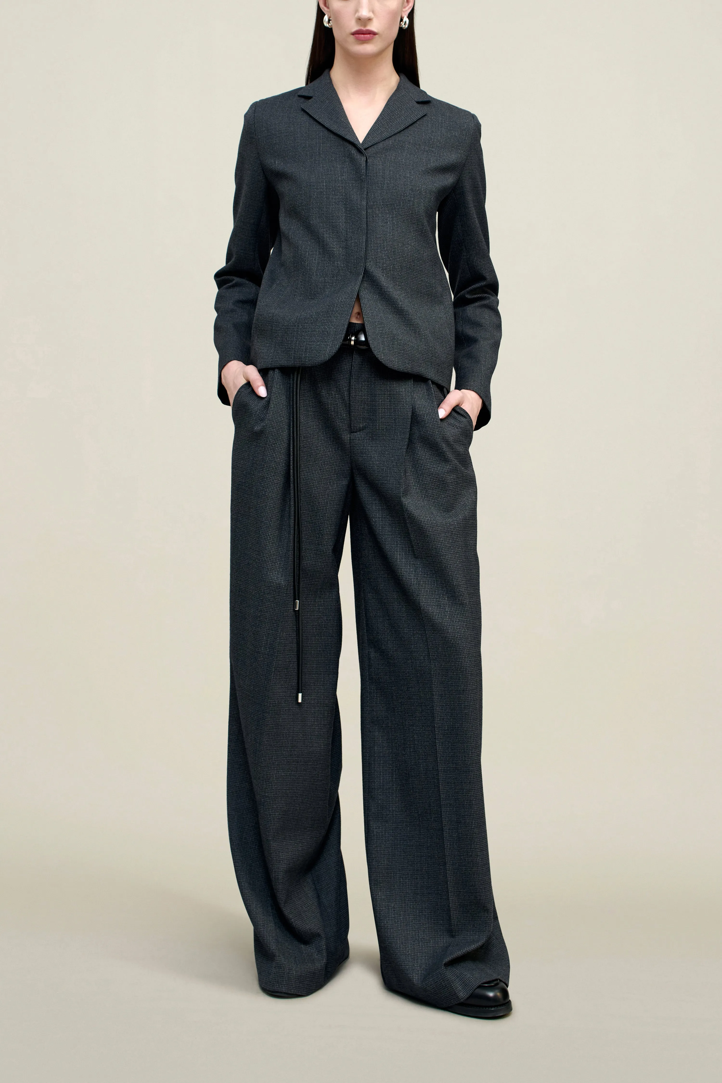 Iman Shrunken Blazer in Light Wool Suiting sold by Kall Meyer product image thumbnail 3