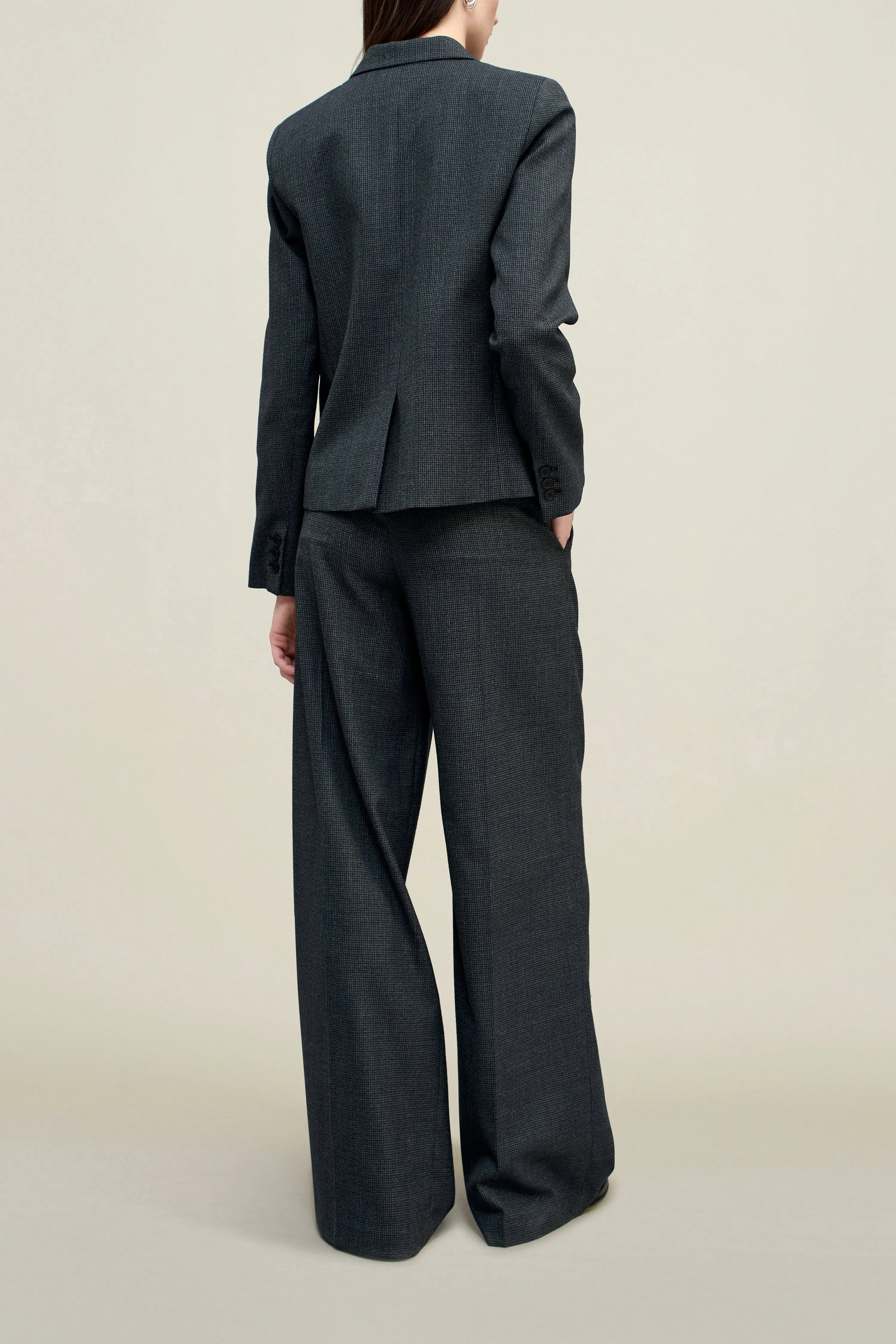 Iman Shrunken Blazer in Light Wool Suiting sold by Kall Meyer product image thumbnail 5