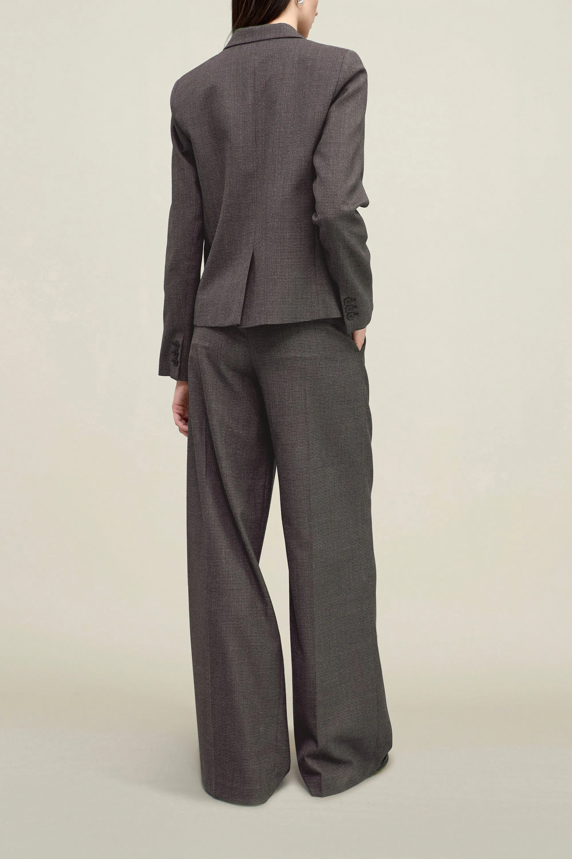 Iman Shrunken Blazer in Light Wool Suiting sold by Kall Meyer product image thumbnail 3