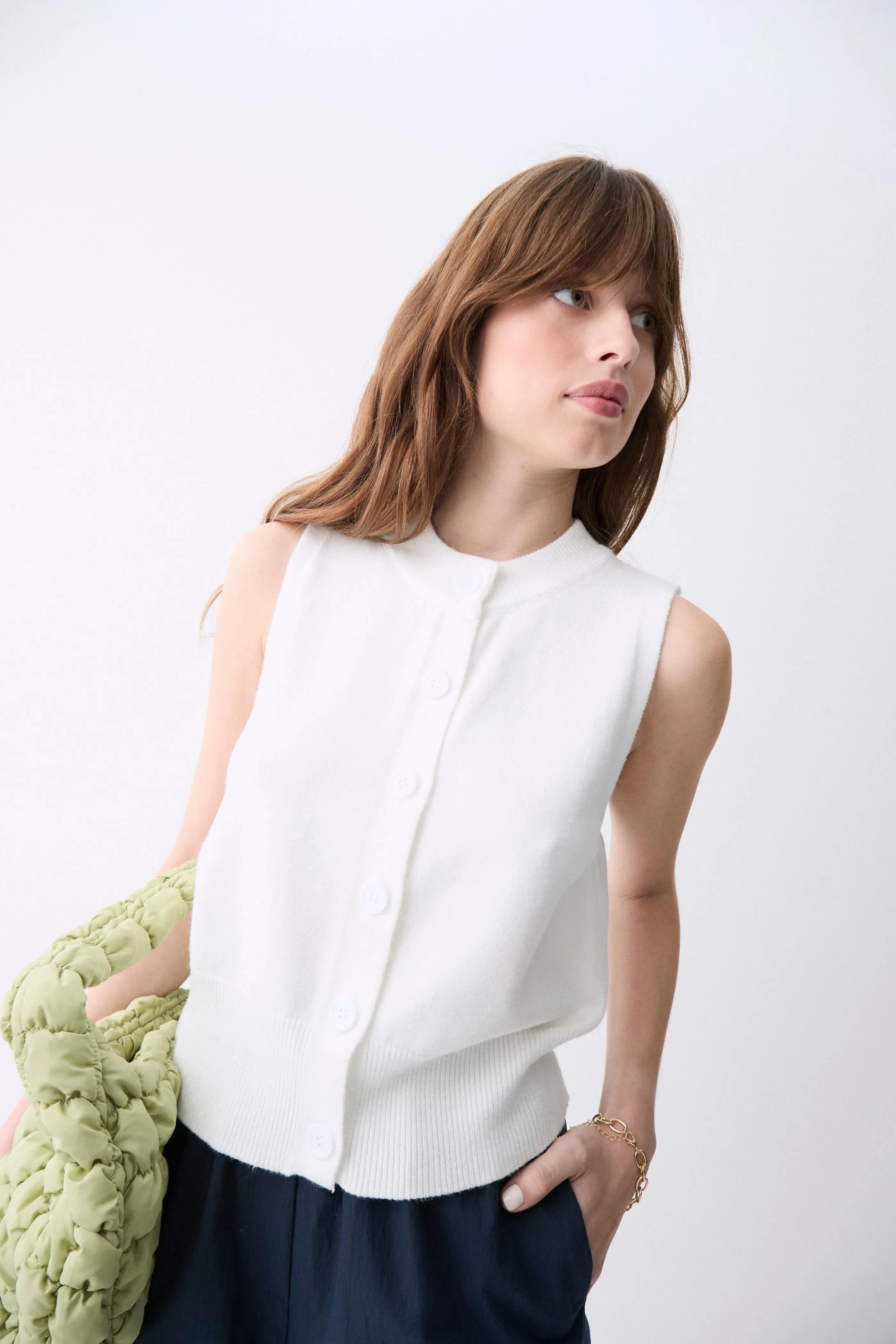 ALMADA KNIT VEST sold by Dèluc product image thumbnail 2