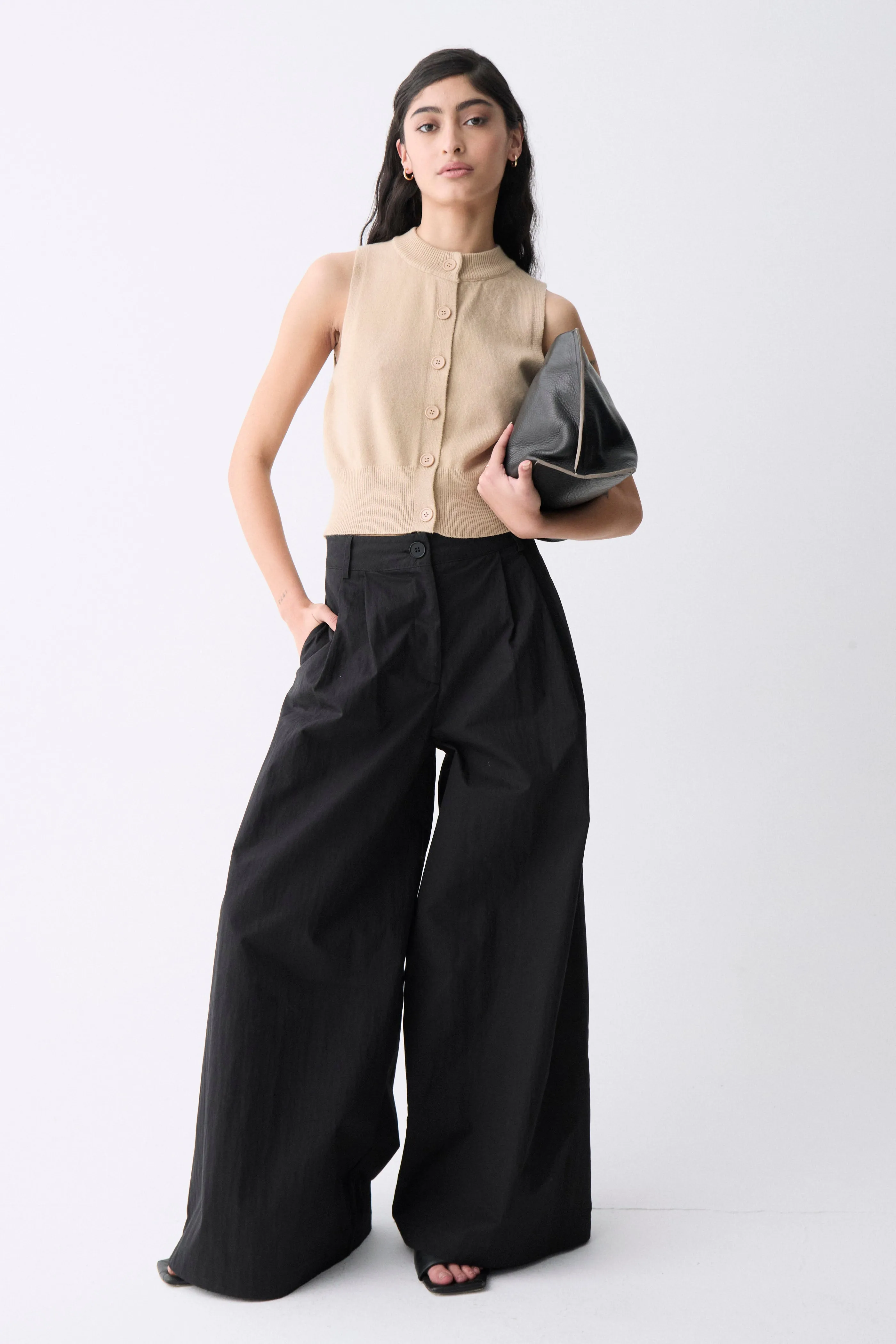 ALMADA KNIT VEST sold by Dèluc product image thumbnail 5