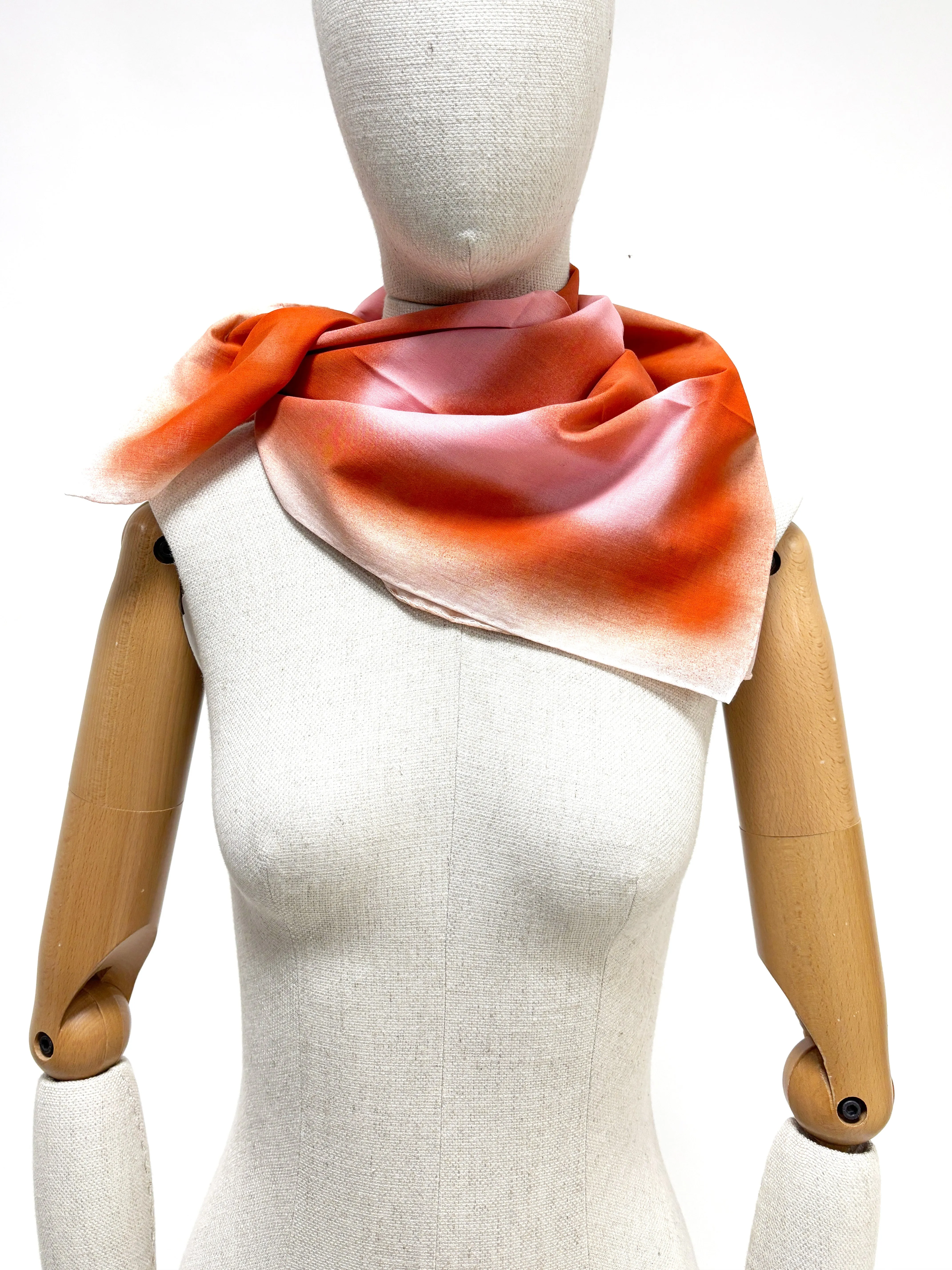 Logo Schal, Lipstick sold by ODEEH