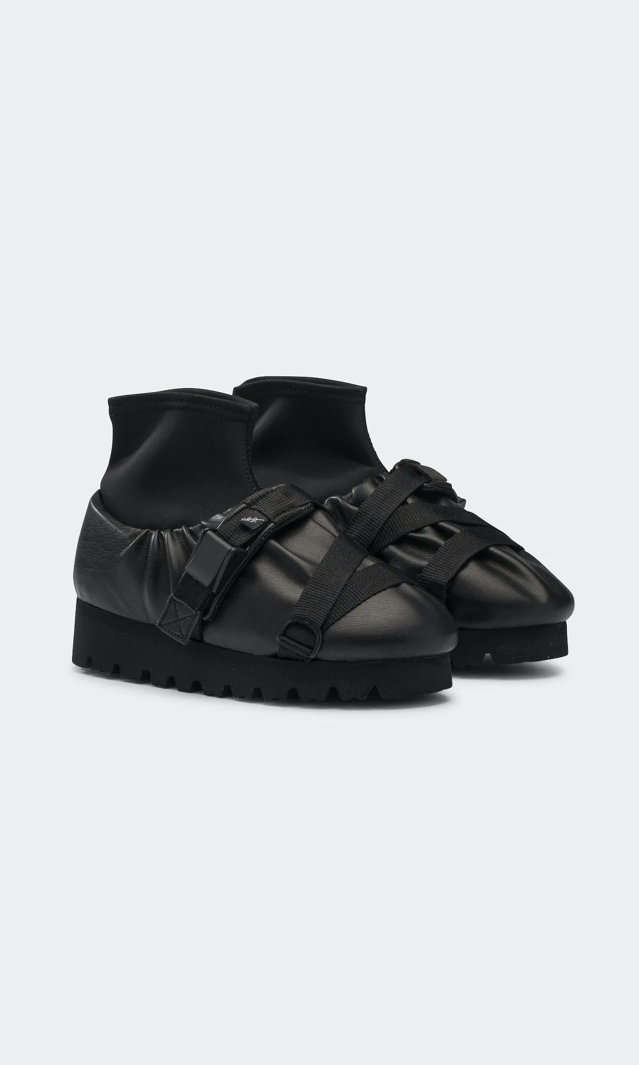 Camp shoe mid sold by YUME YUME
