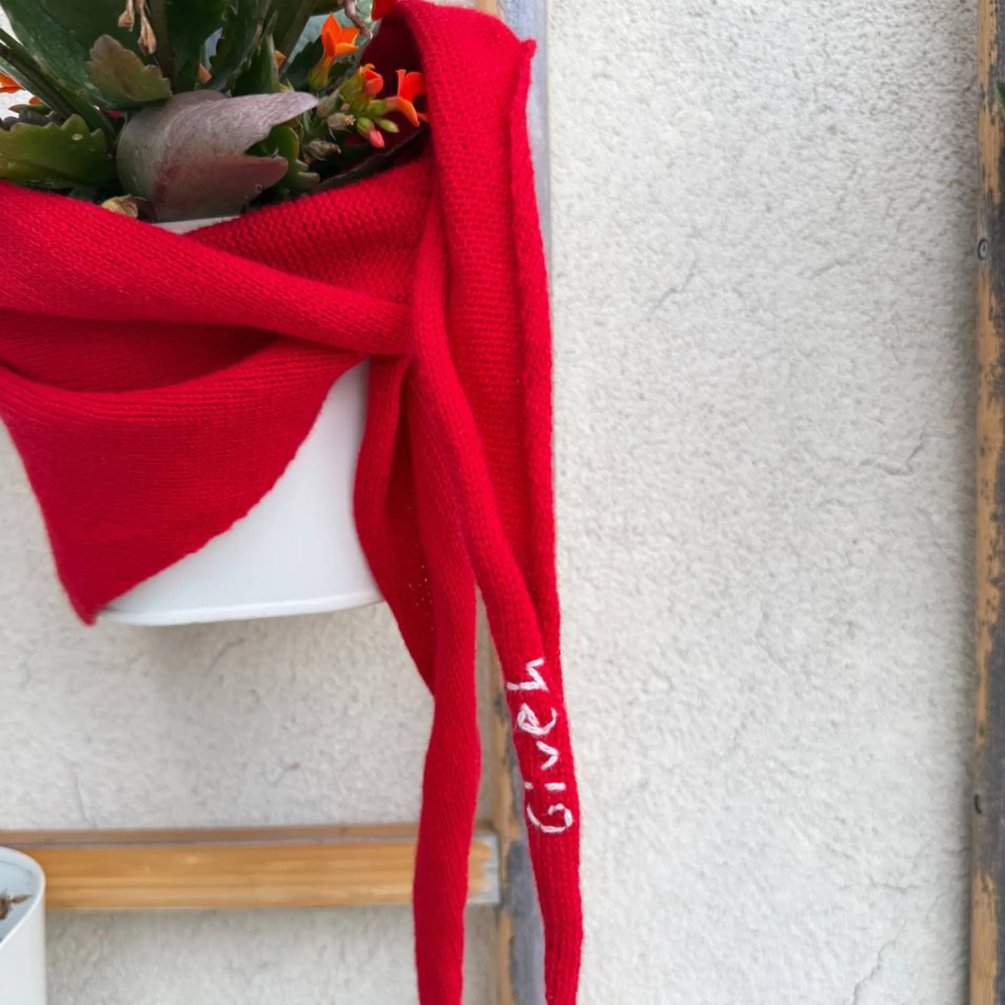 Red Lily sold by Givéh product image thumbnail 2