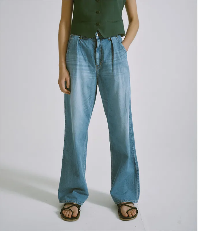 LIGHT WEIGHT TUCKED WIDE-LEG DENIM IN LIGHT BLUE made by Sayaka Davis