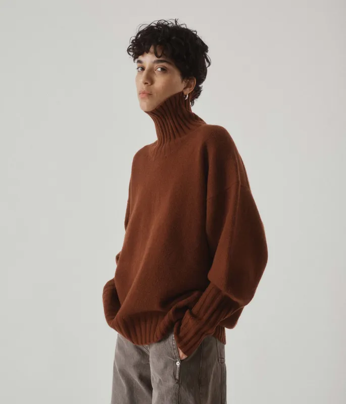 HIGHCOLLAR SWEATER IN CINNAMON made by Sayaka Davis
