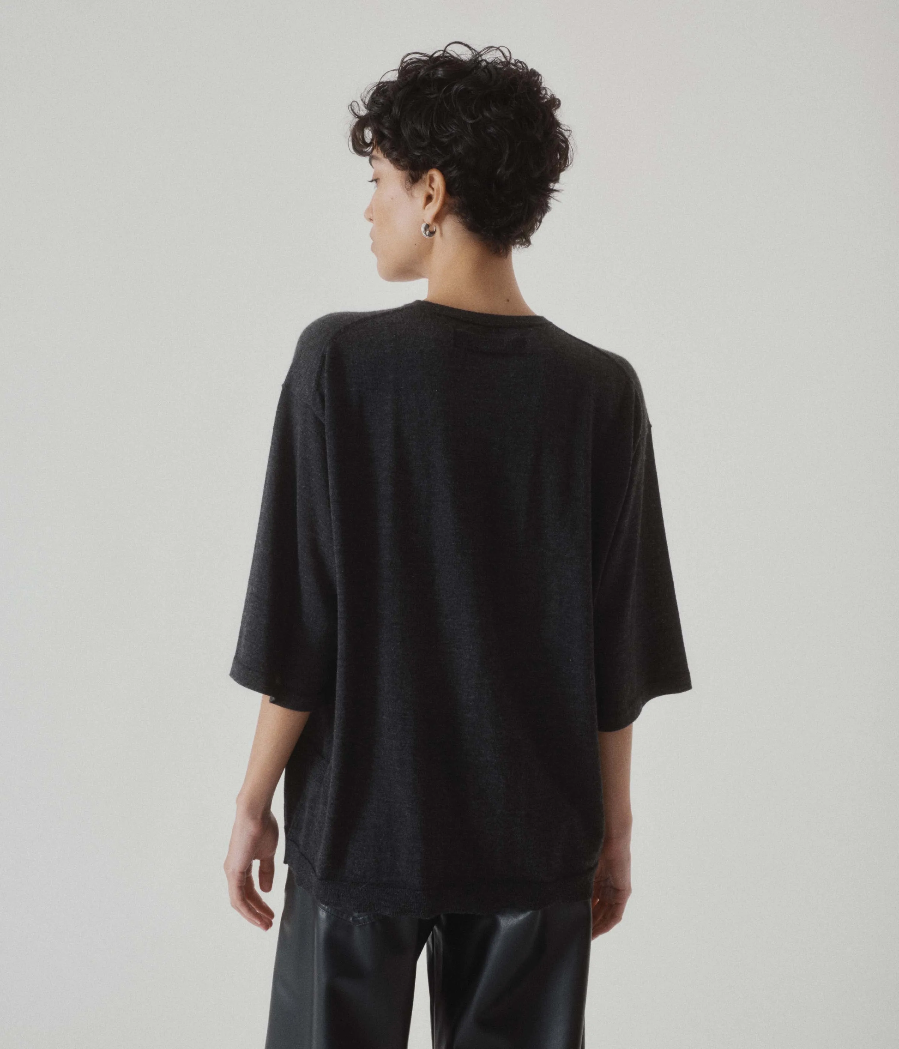 CASHMERE TEE IN CHARCOAL sold by Sayaka Davis product image thumbnail 4