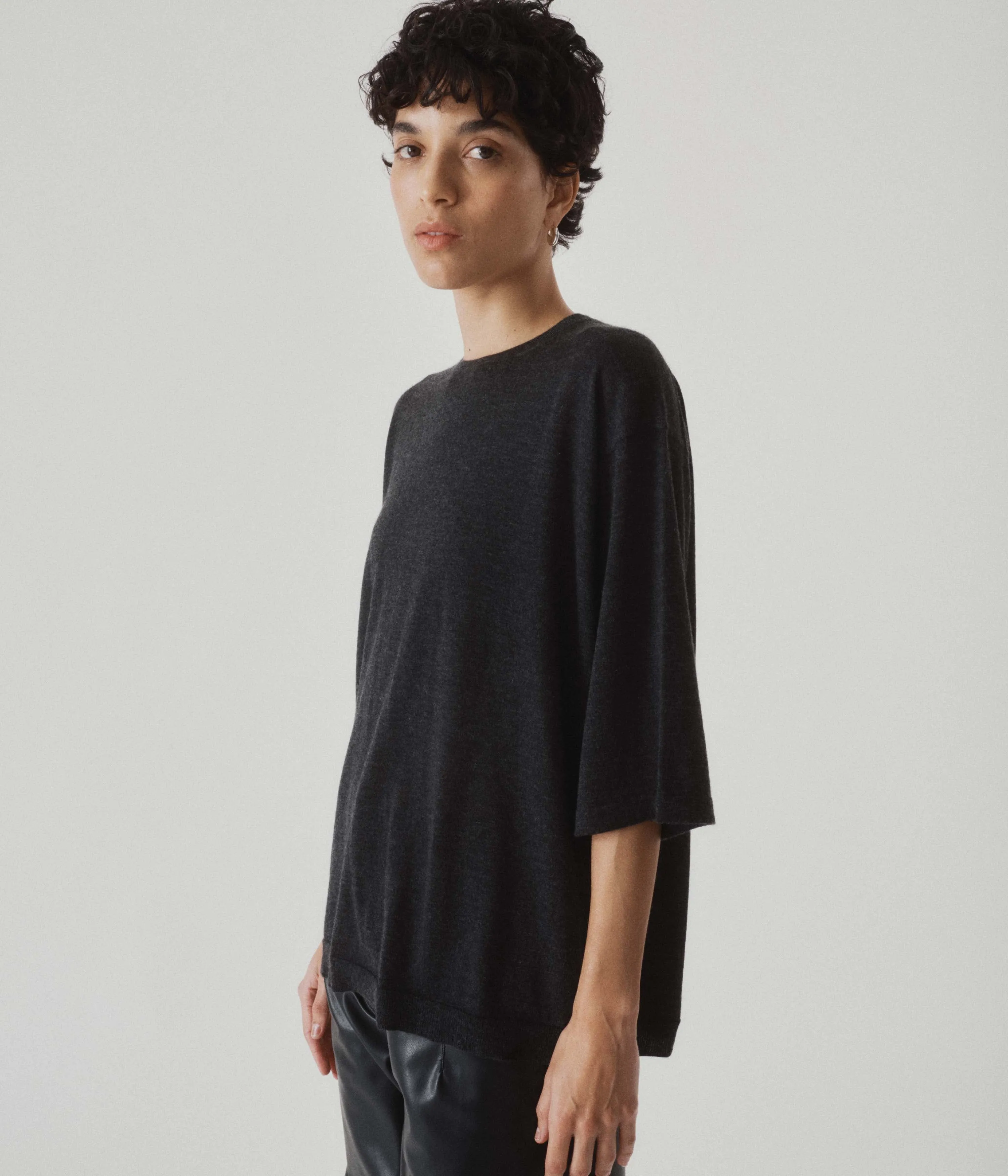 CASHMERE TEE IN CHARCOAL sold by Sayaka Davis product image thumbnail 3