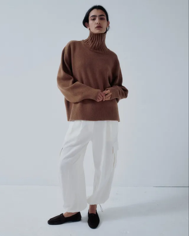Us Pre Highcollar Sweater in Latte made by Sayaka Davis