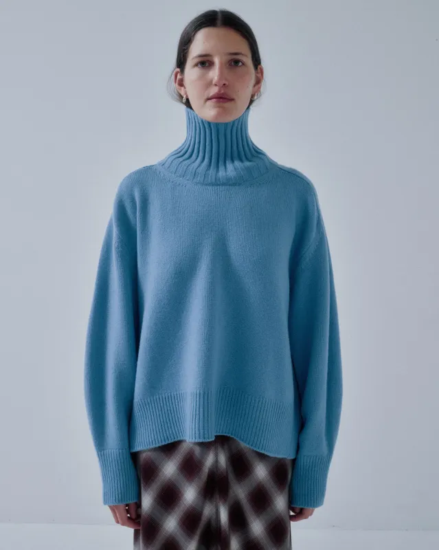 Us Pre Highcollar Sweater in Azure made by Sayaka Davis