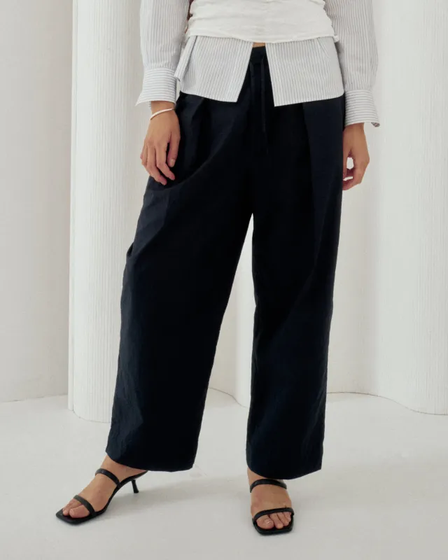 Tucked Pull-on Pants in Navy made by Sayaka Davis