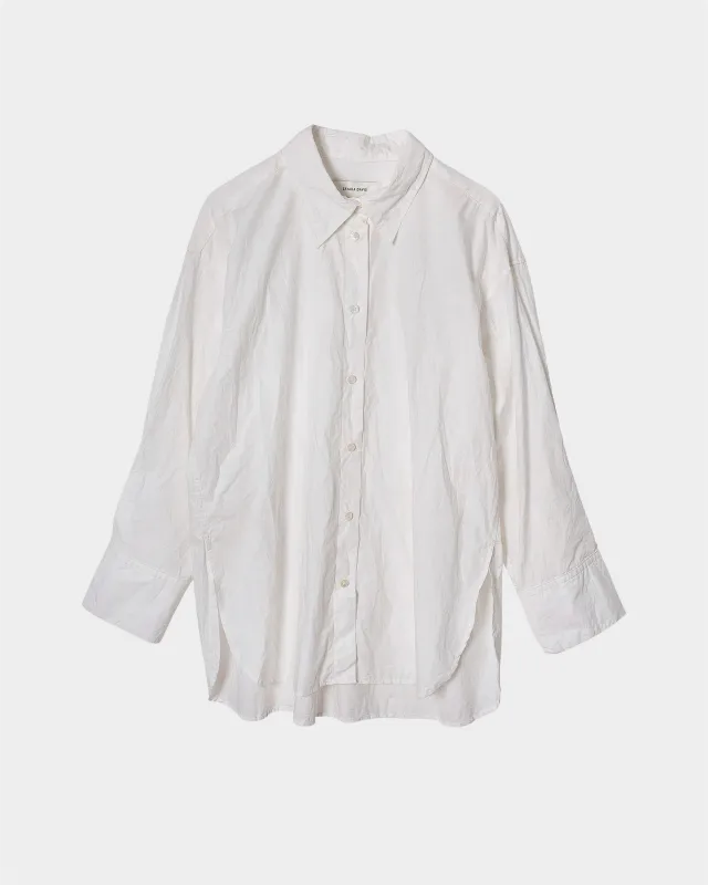 Crinkled Oversized Shirt in White made by Sayaka Davis