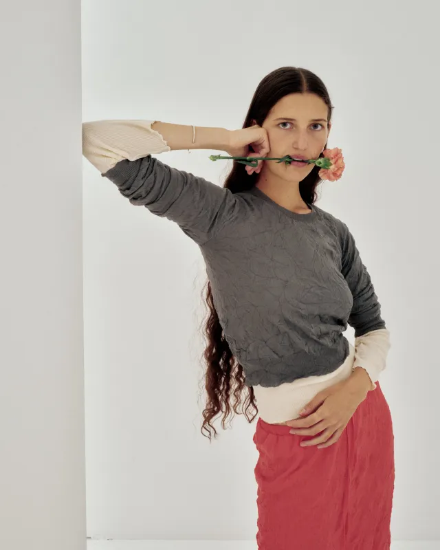 CRINKLED PULLOVER IN STEEL made by Sayaka Davis