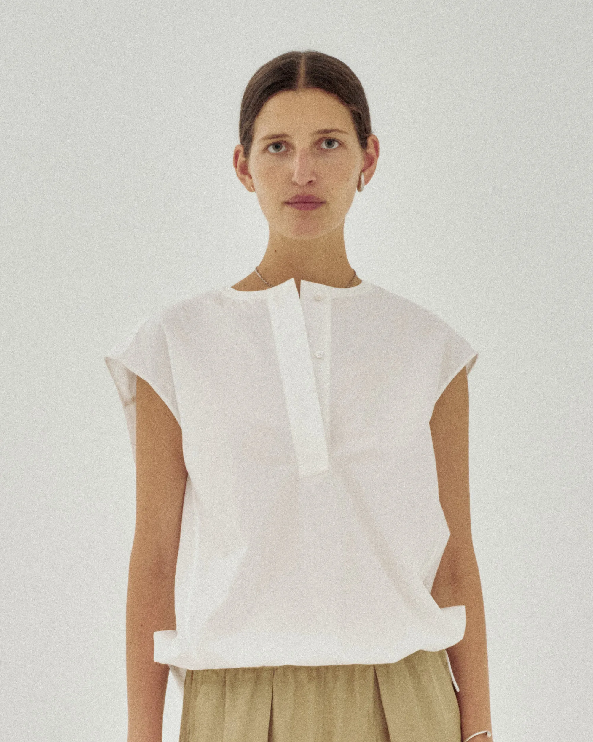 BALLOON TOP IN WHITE sold by Sayaka Davis