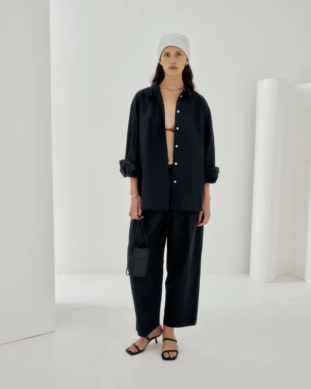 CRINKLED OVERSIZED SHIRT IN NAVY made by Sayaka Davis