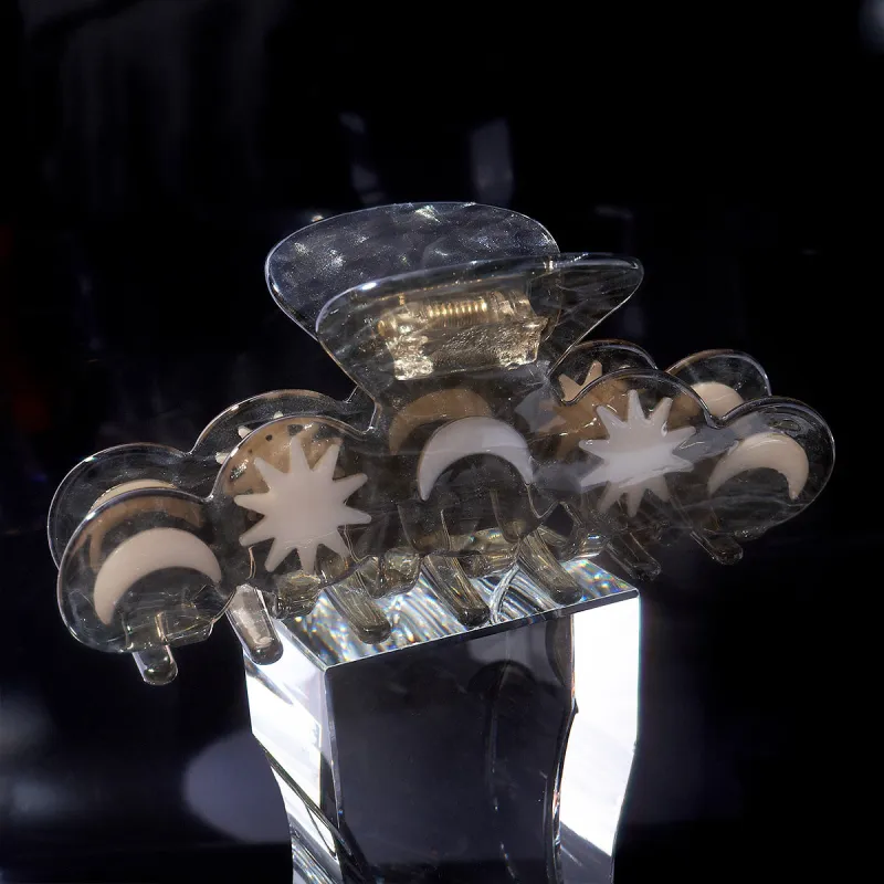 Hera XL Claw sold by Winona Irene