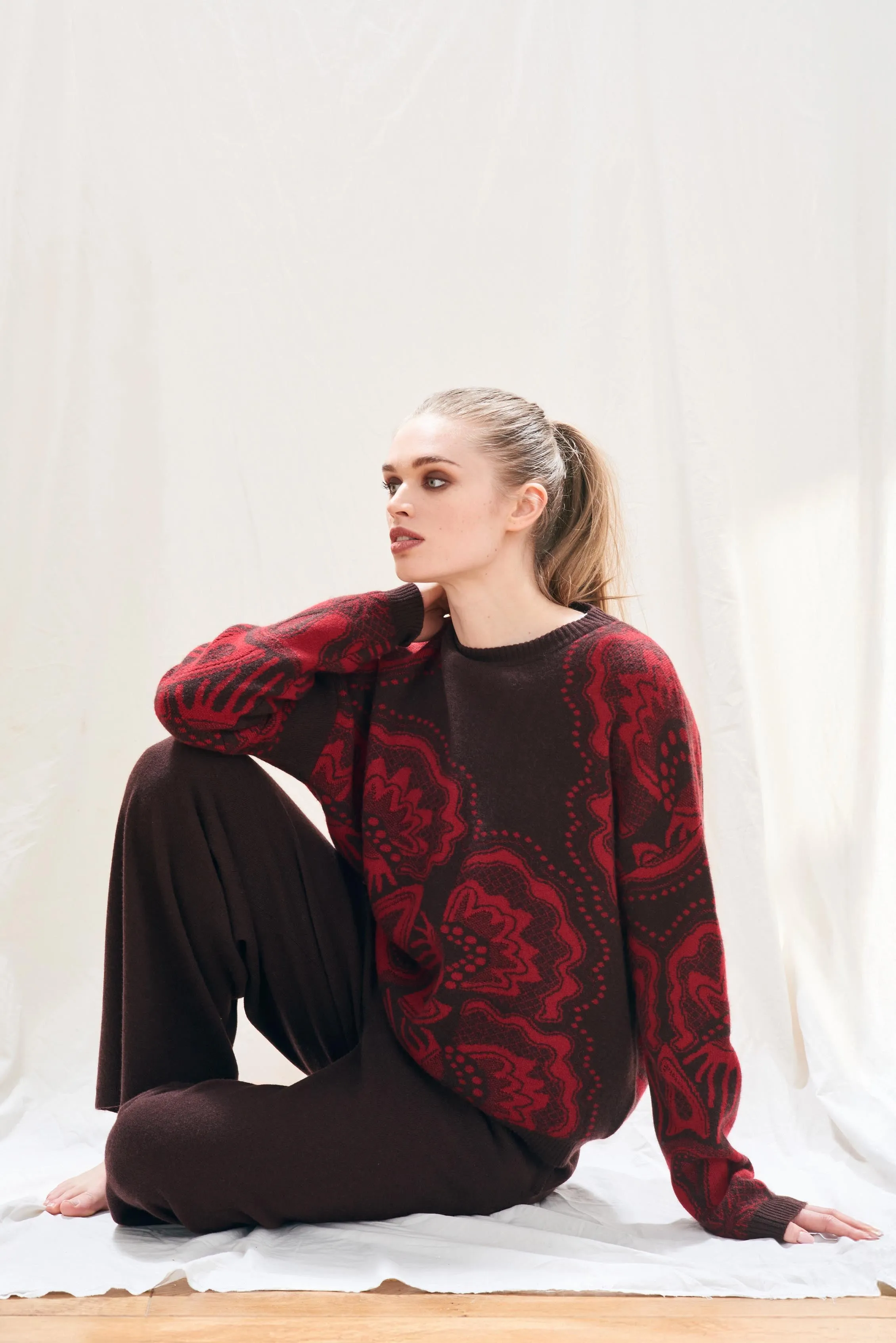 Cashmere Wool Doily Crew in Dark brown and Dark Red sold by Jumper 1234 product image thumbnail 2