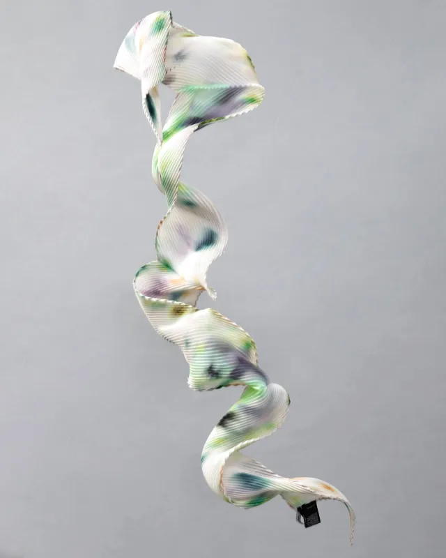 Wolfgang Pleated Scarf in light Mayu made by Julia Heuer