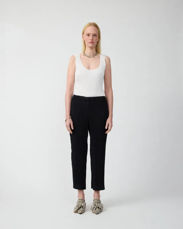 JACK PLEATED TROUSERS IN BLACK made by Julia Heuer