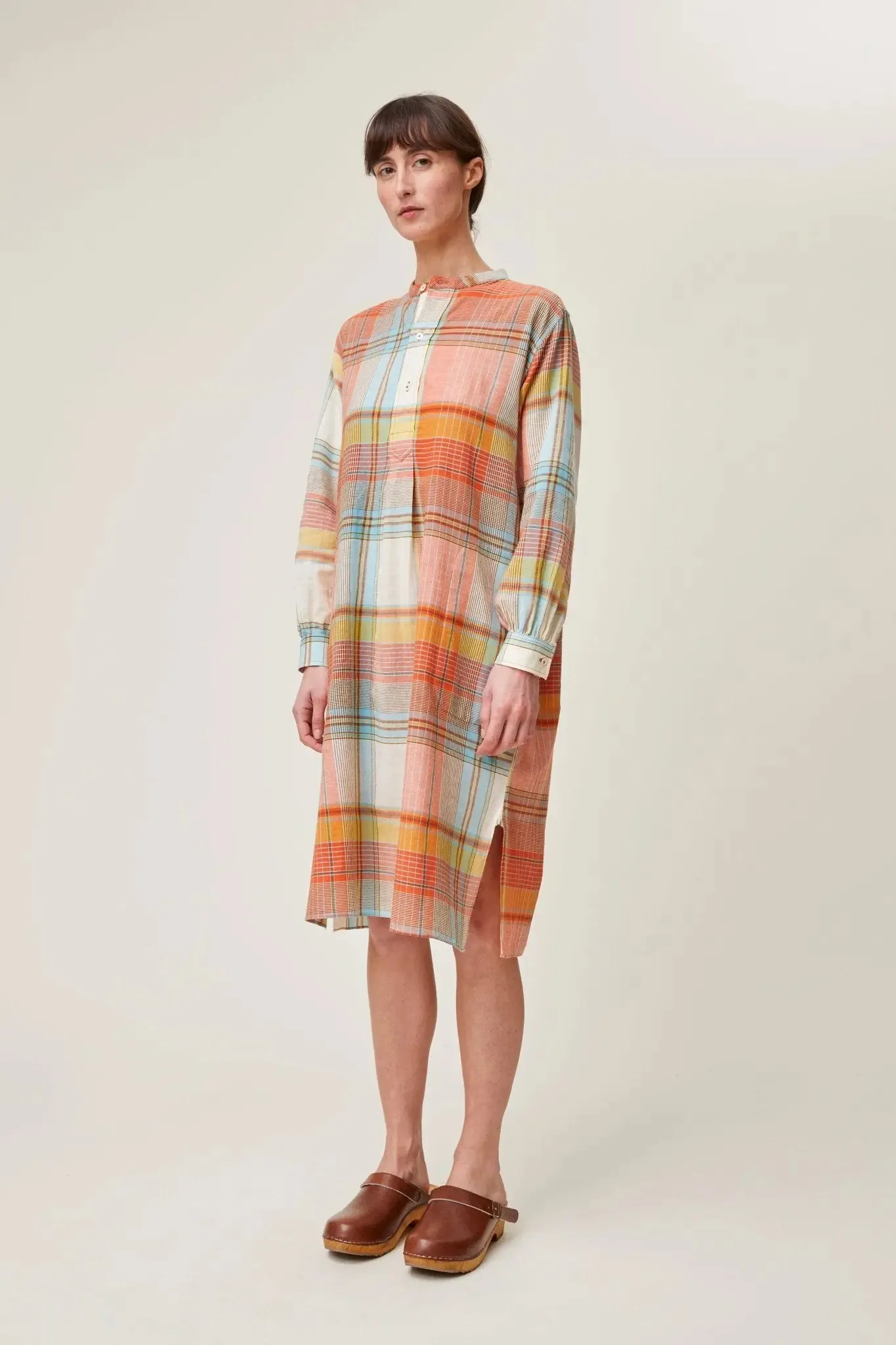 Robe Martine N°736 Madurai Poppy Red sold by Moismont