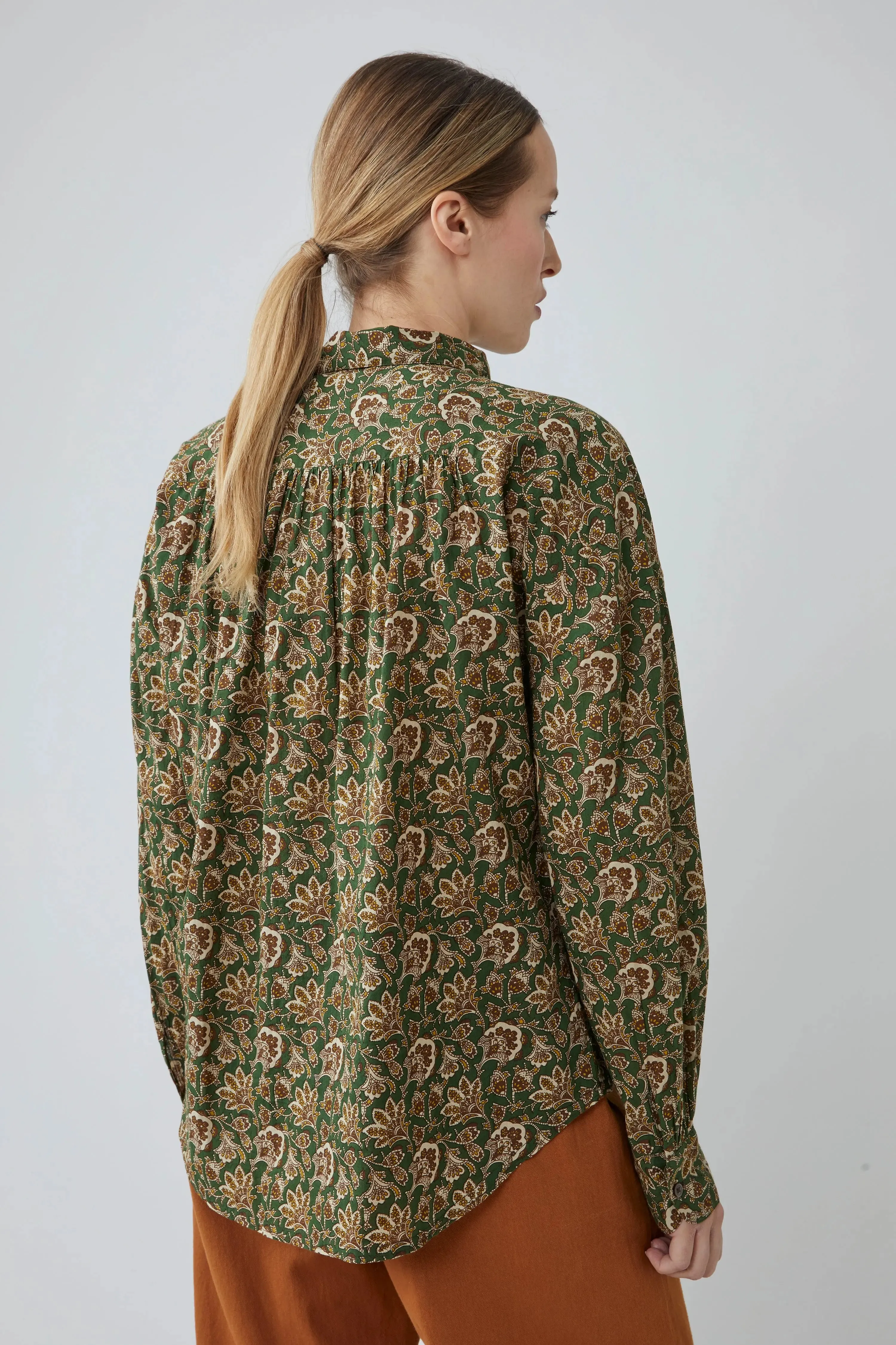 Blouse Kate N°810 India British Green sold by Moismont product image thumbnail 4