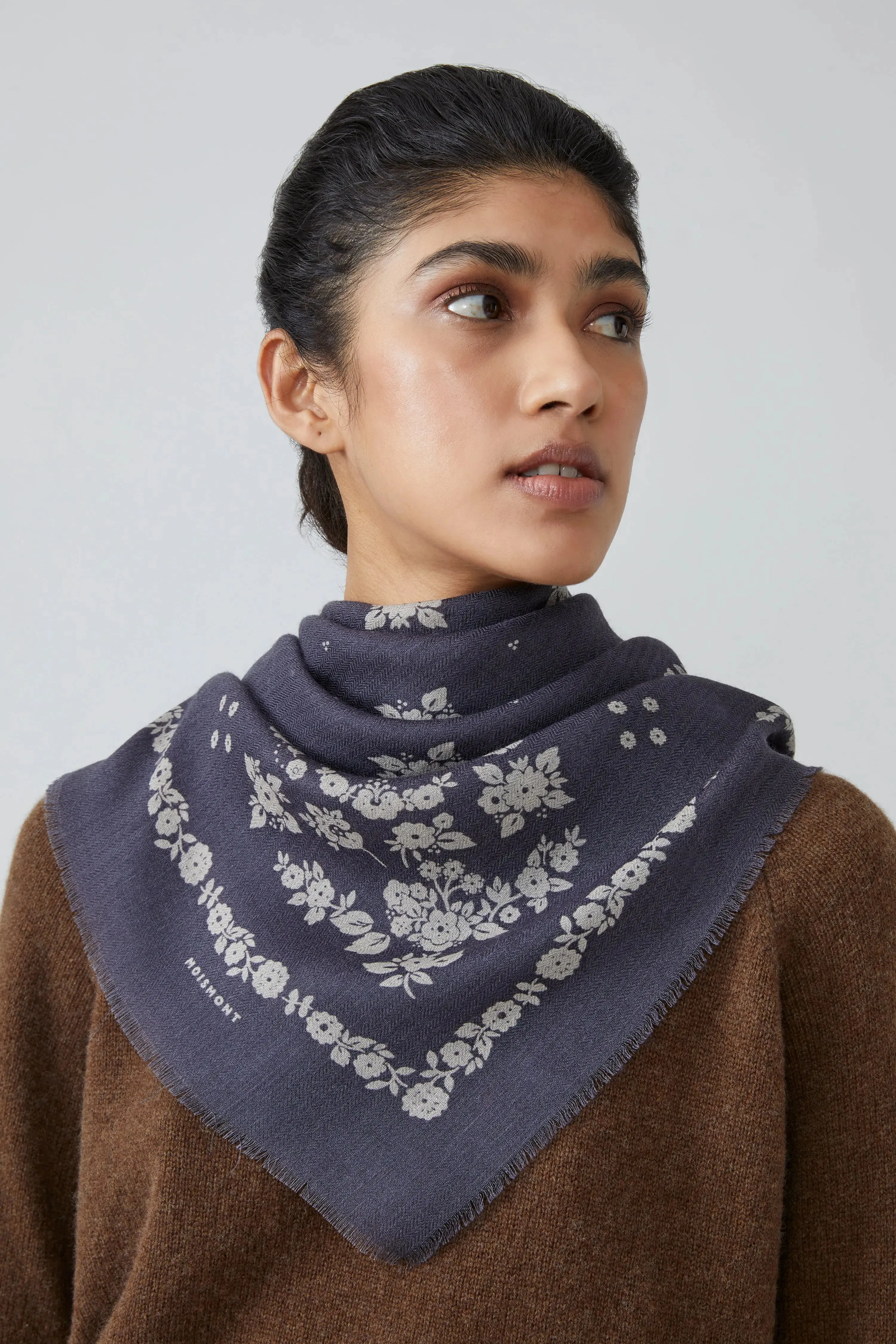 Foulard London N°797 Slate Grey sold by Moismont