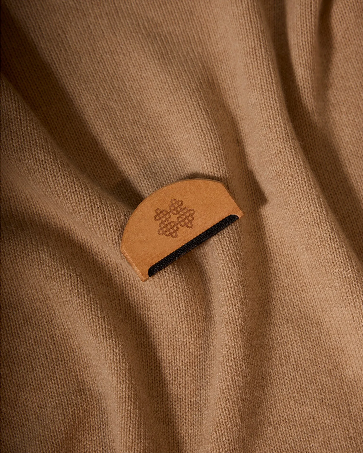 Peigne Bois sold by Kutjen