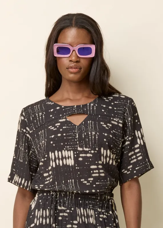 VEE Top - Black Ink made by Cokluch