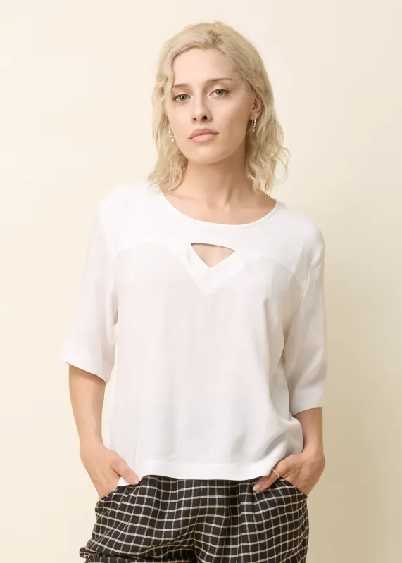 VEE Top - White made by Cokluch