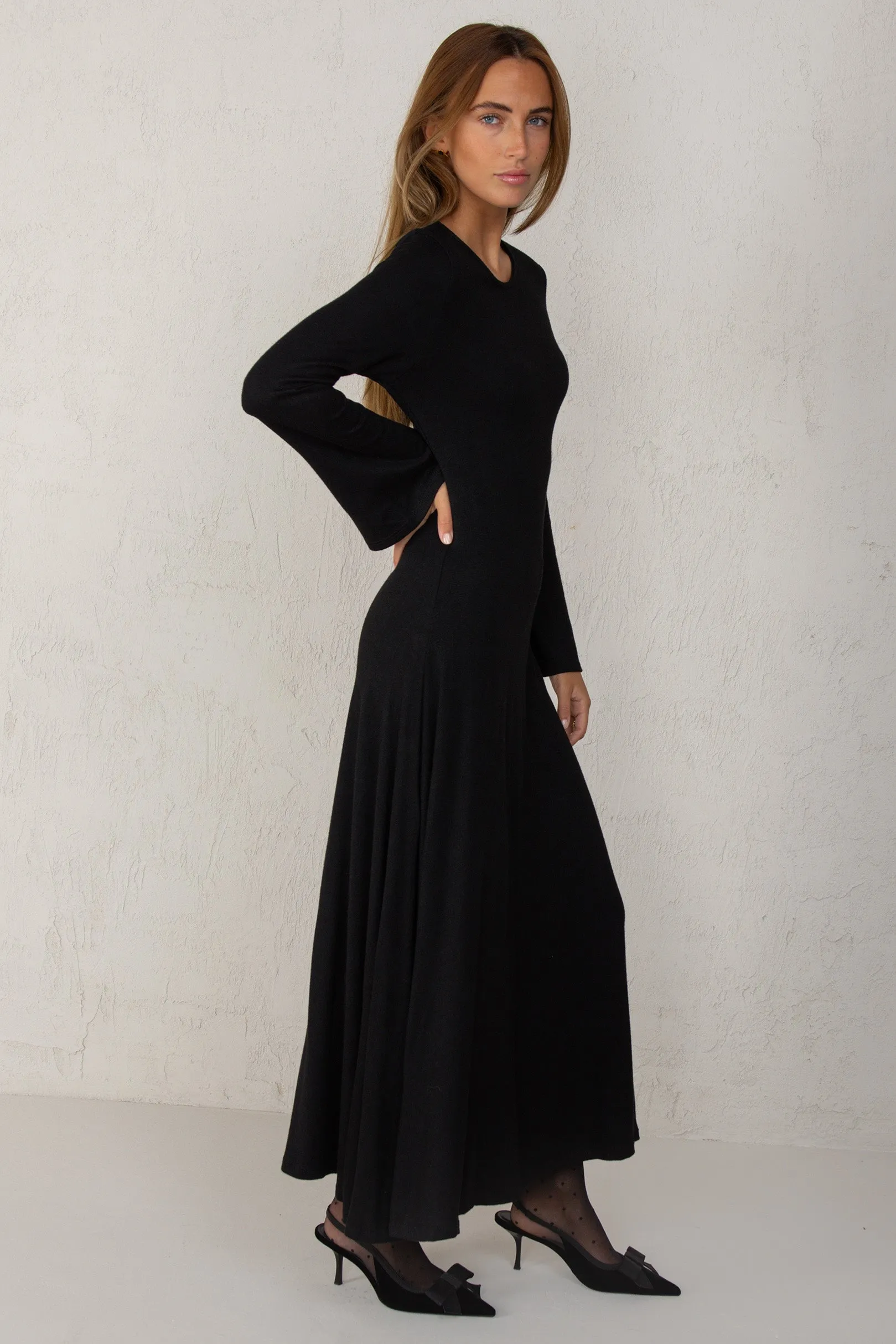 ISABELLA DRESS // BLACK sold by La comet product image thumbnail 4