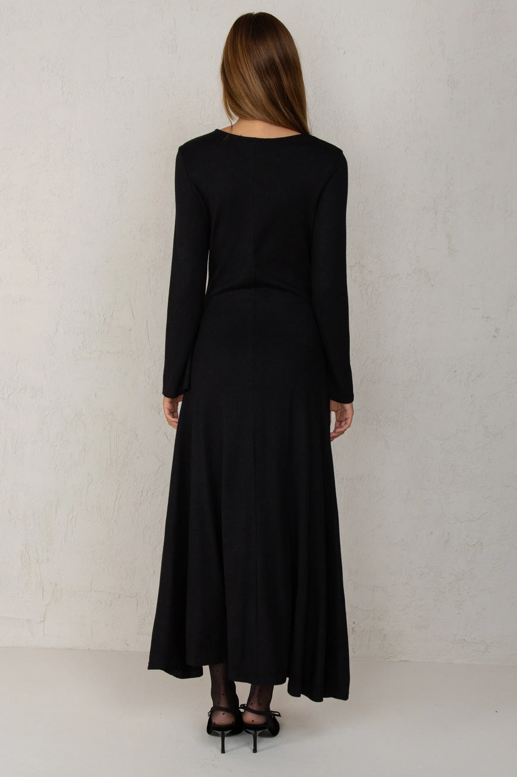 ISABELLA DRESS // BLACK sold by La comet product image thumbnail 5