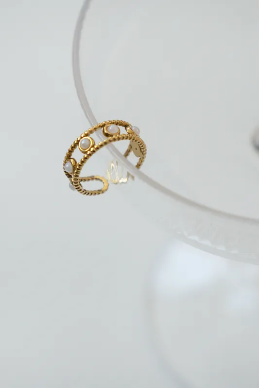 DOUBLE CIRCLES AND PEARL RING made by La comet